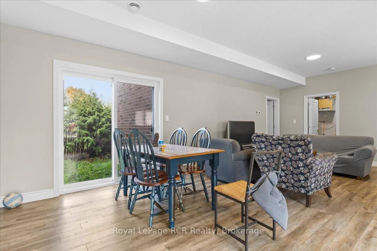 Photo 31 of 38 Cobourg Lane, Stratford — HOMEH