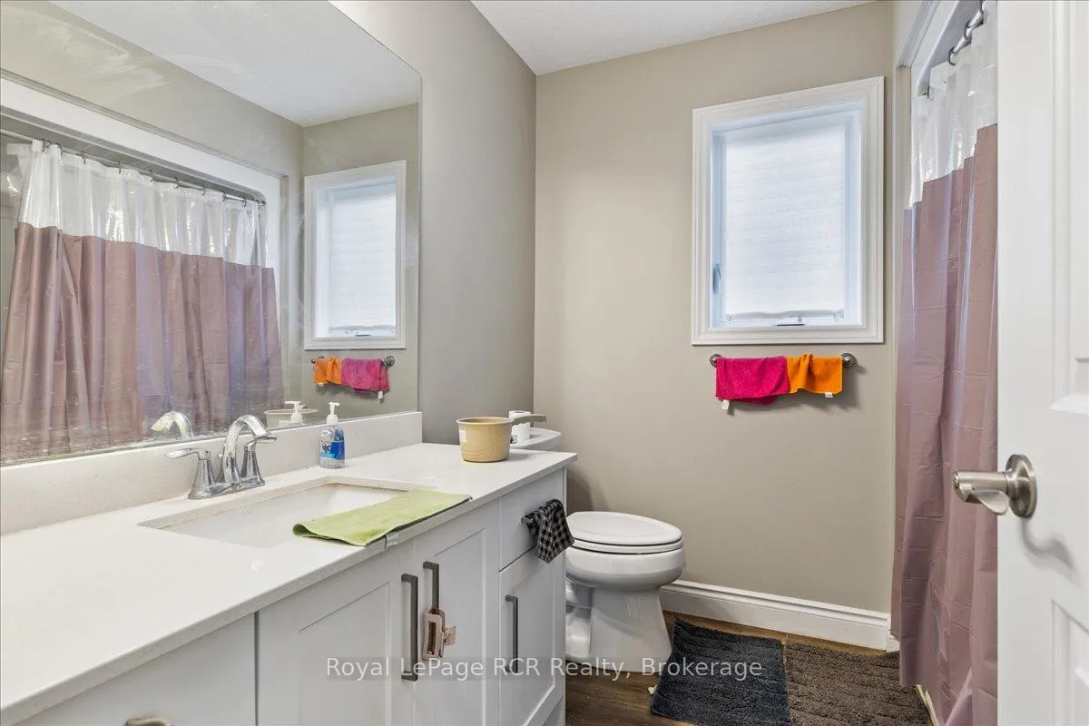 Photo 32 of 38 Cobourg Lane, Stratford — HOMEH