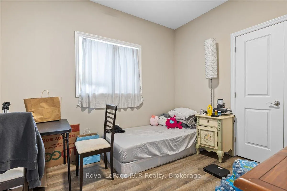 Photo 34 of 38 Cobourg Lane, Stratford — HOMEH