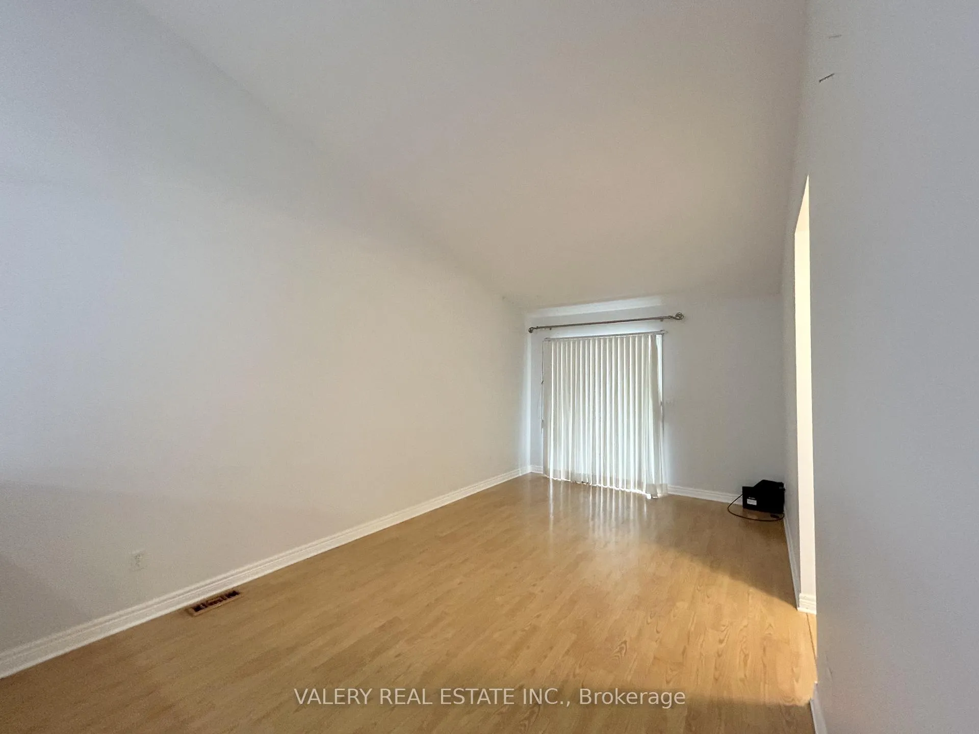 Photo 4 of Unit 3, 1559 Chateau Avenue, Tecumseh — HOMEH