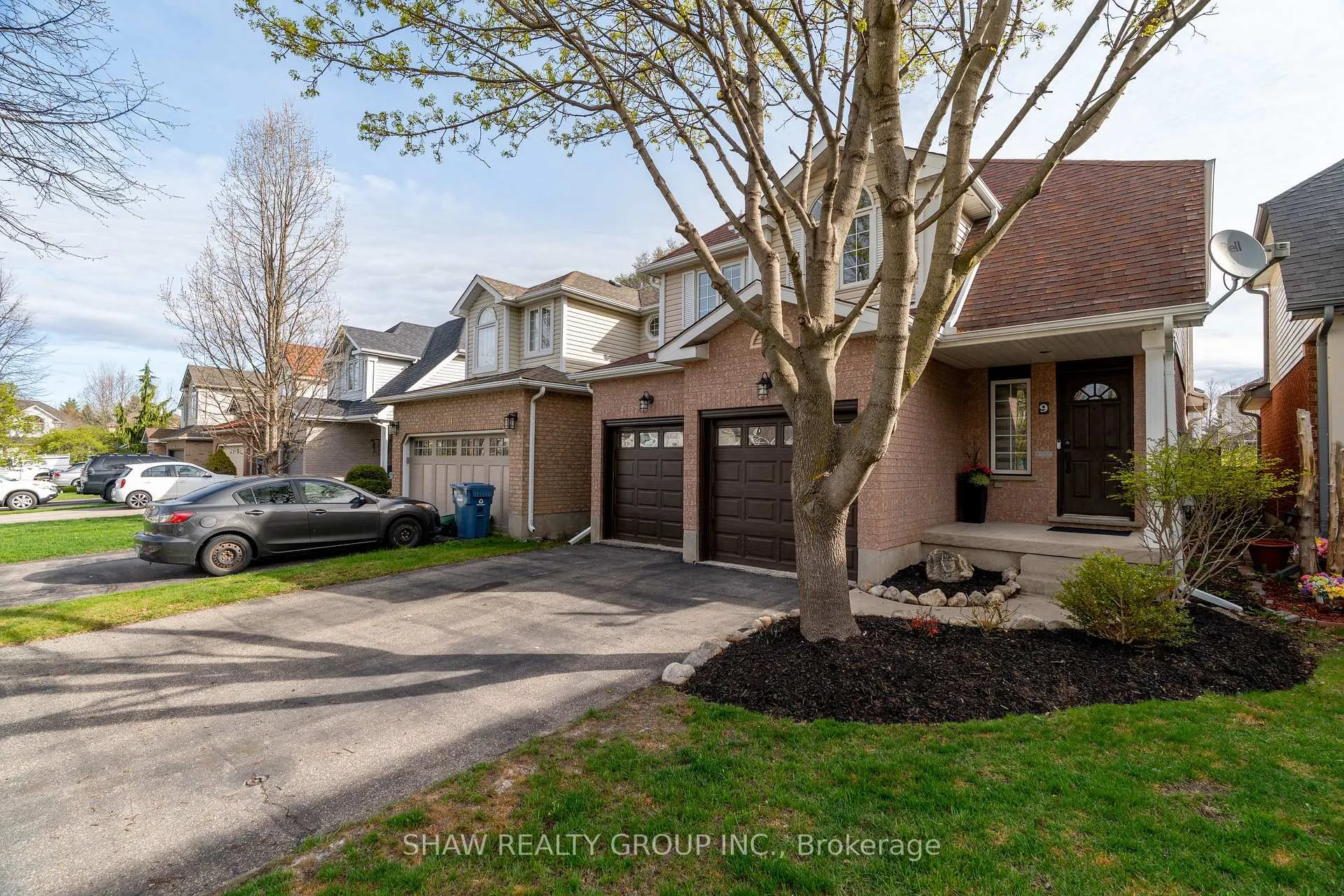Photo 2 of 9 Gaw Crescent, Guelph, Pineridge/Westminster Woods — HOMEH