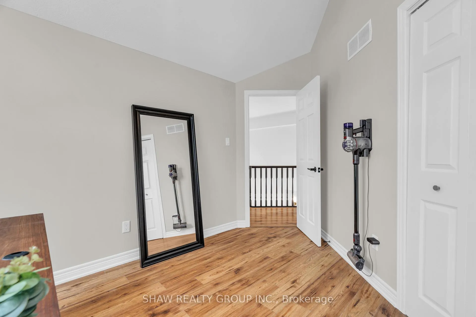 Photo 29 of 9 Gaw Crescent, Guelph, Pineridge/Westminster Woods — HOMEH