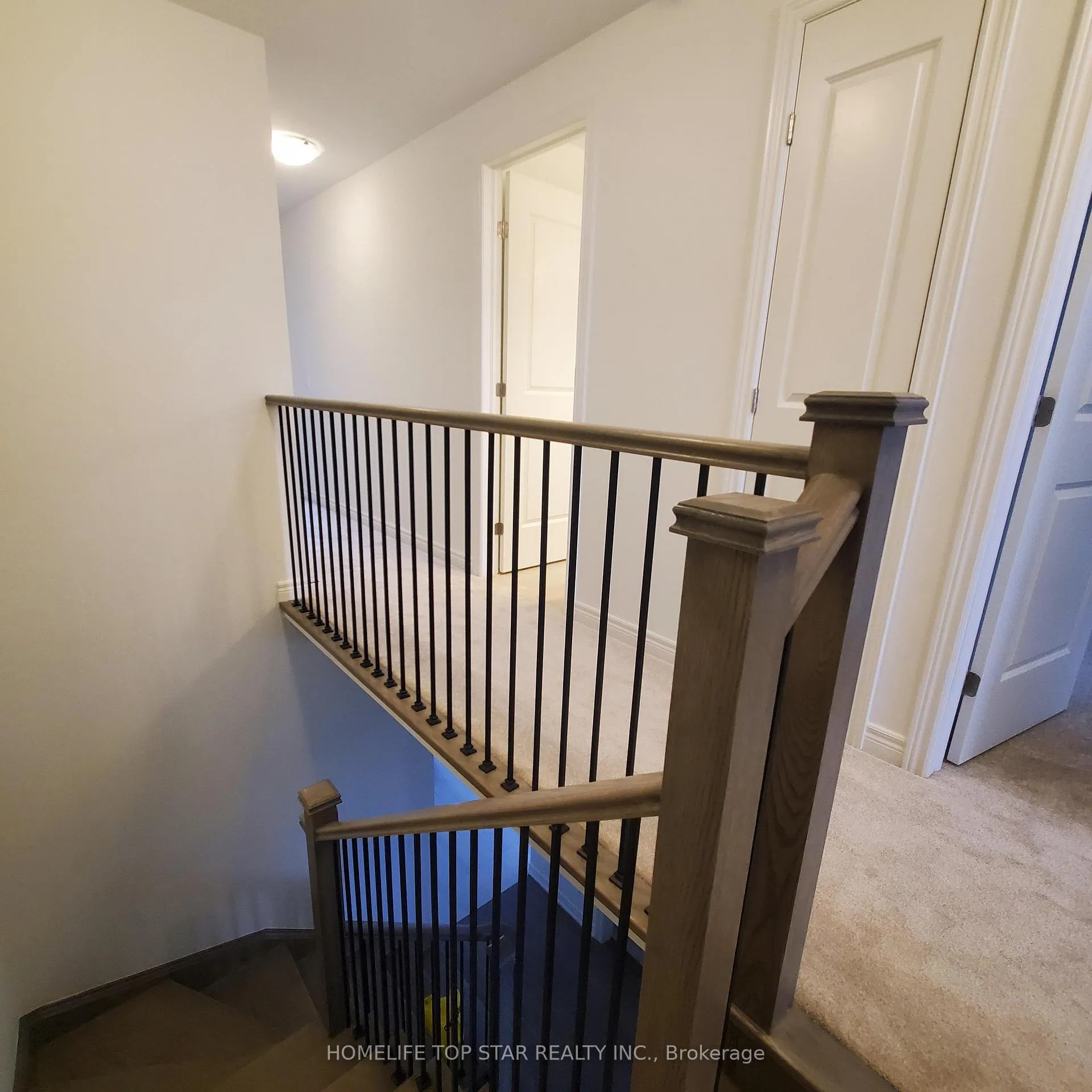 Photo 4 of 95 Picardy Drive, Hamilton, Stoney Creek Mountain — HOMEH
