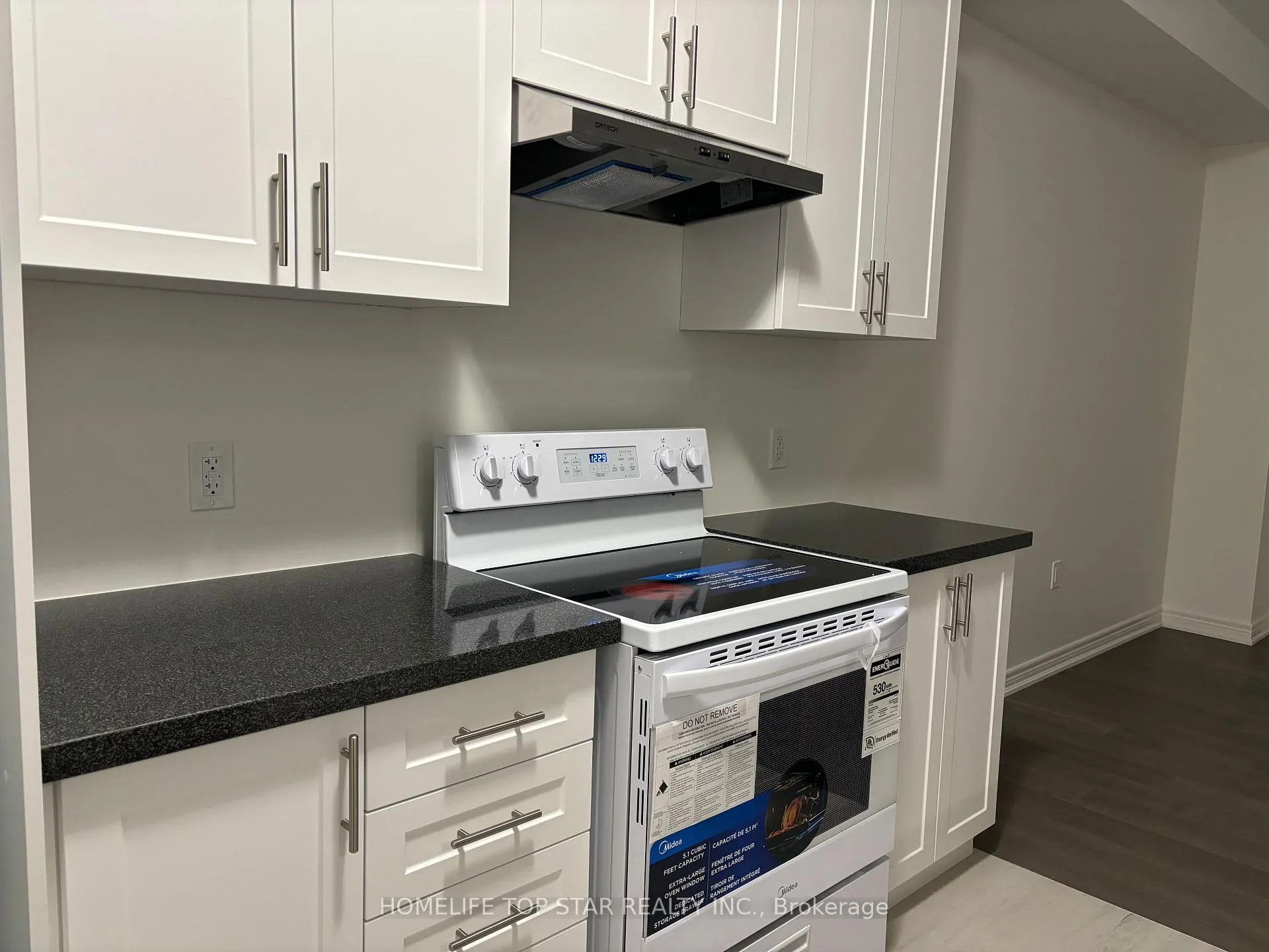Photo 9 of 95 Picardy Drive, Hamilton, Stoney Creek Mountain — HOMEH