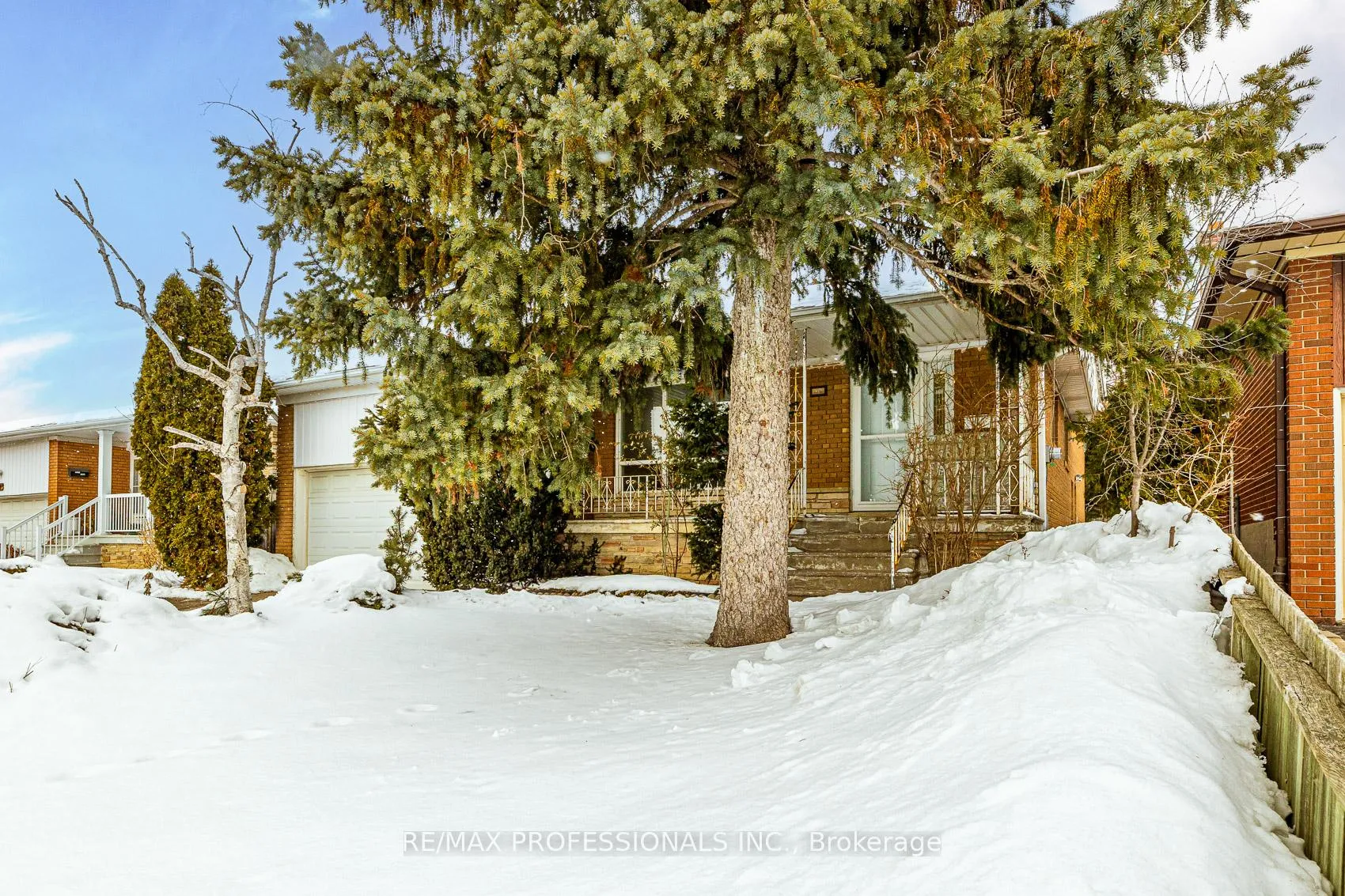 Photo 2 of 34 Turnvale Road, Etobicoke, West Humber-Clairville — HOMEH