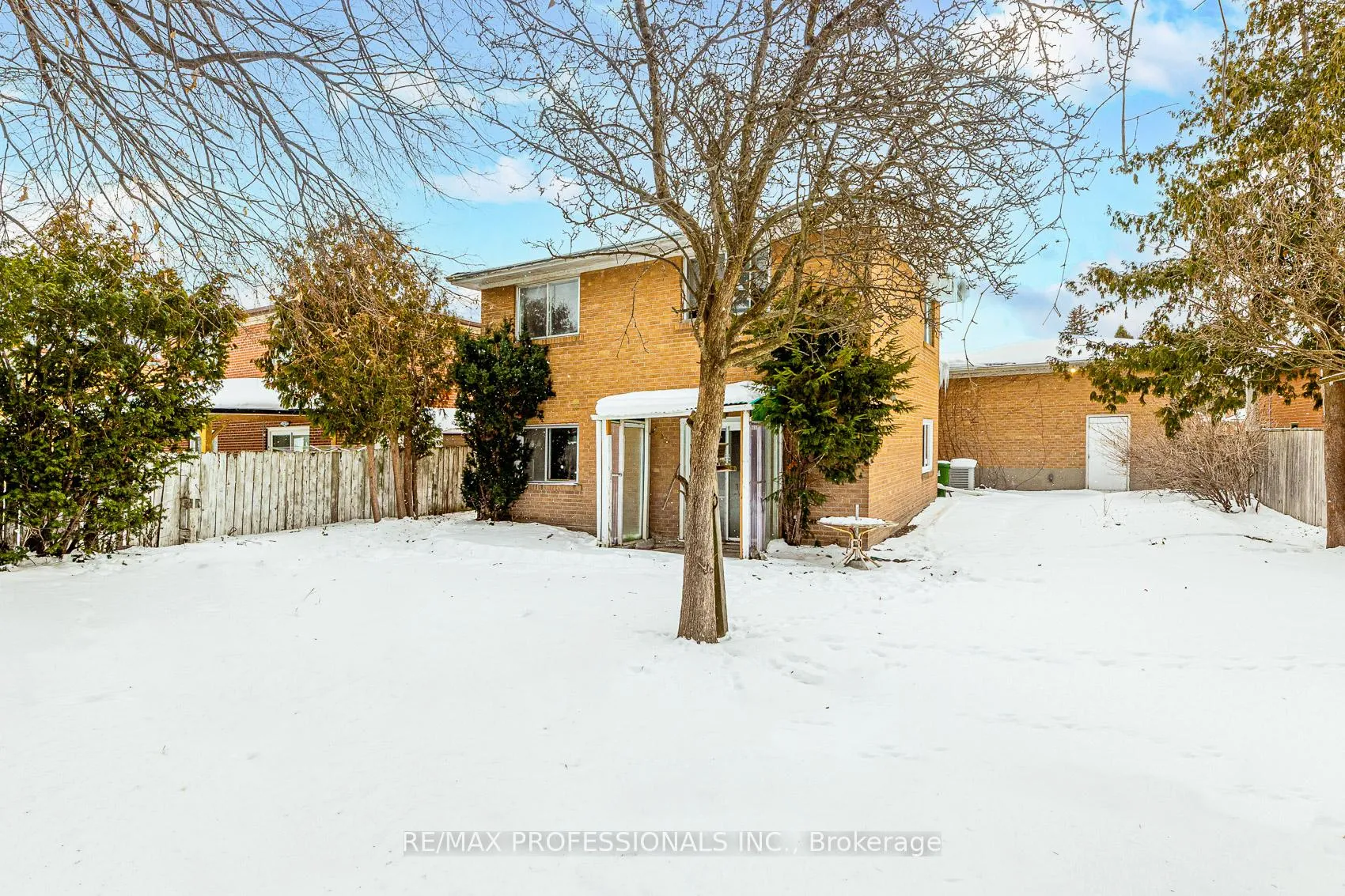 Photo 4 of 34 Turnvale Road, Etobicoke, West Humber-Clairville — HOMEH