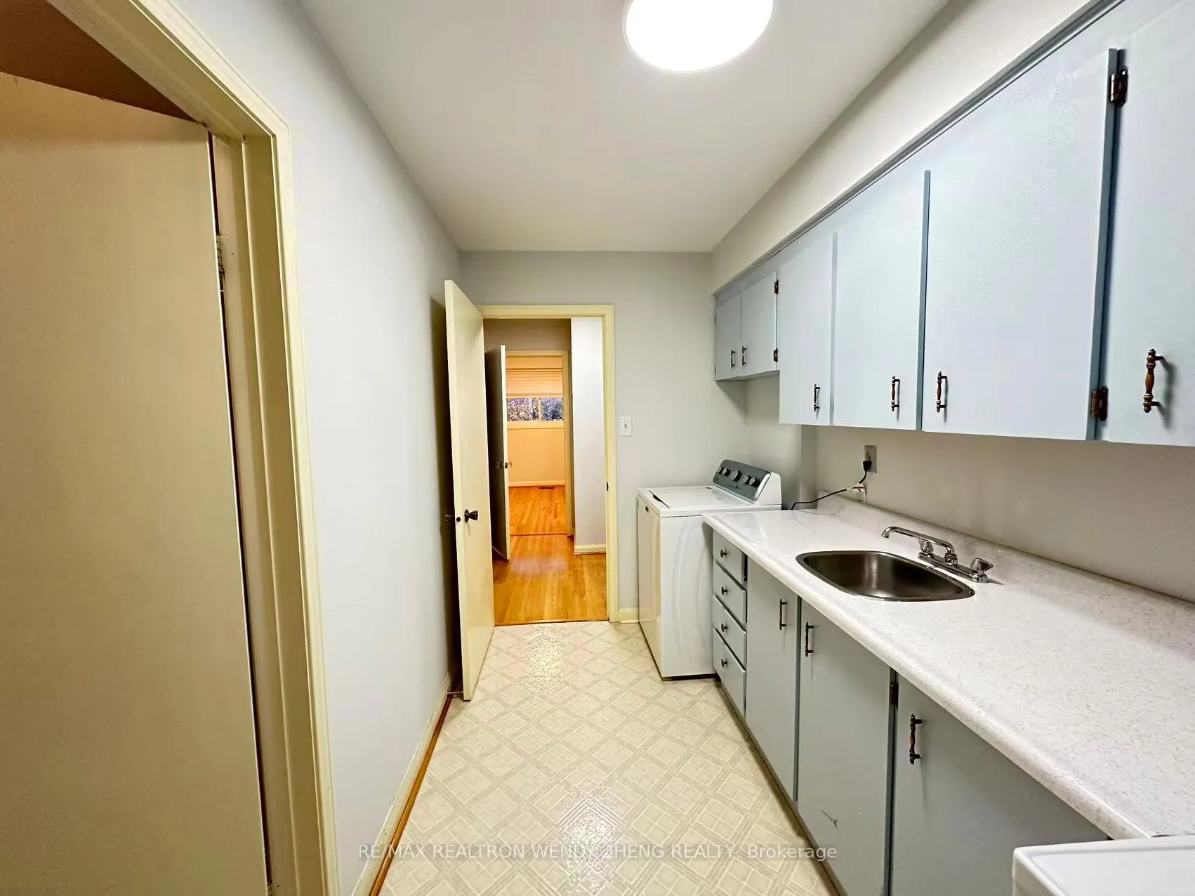 Photo 3 of Unit Lower, 86 Pringle Avenue, Markham, Markham Village — HOMEH