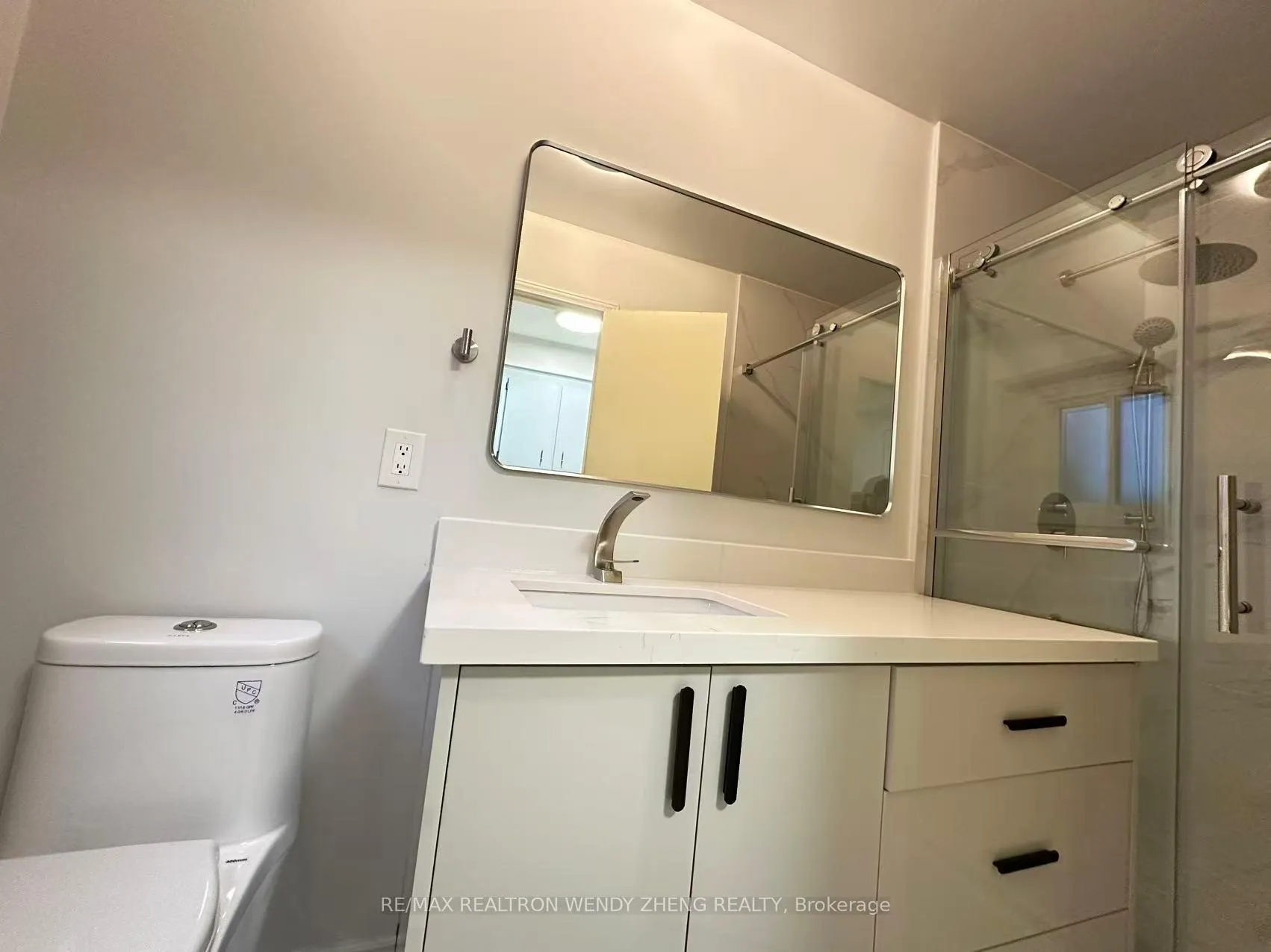 Photo 4 of Unit Lower, 86 Pringle Avenue, Markham, Markham Village — HOMEH