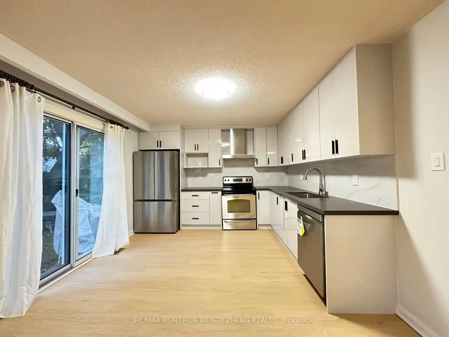 Photo 6 of Unit Lower, 86 Pringle Avenue, Markham, Markham Village — HOMEH
