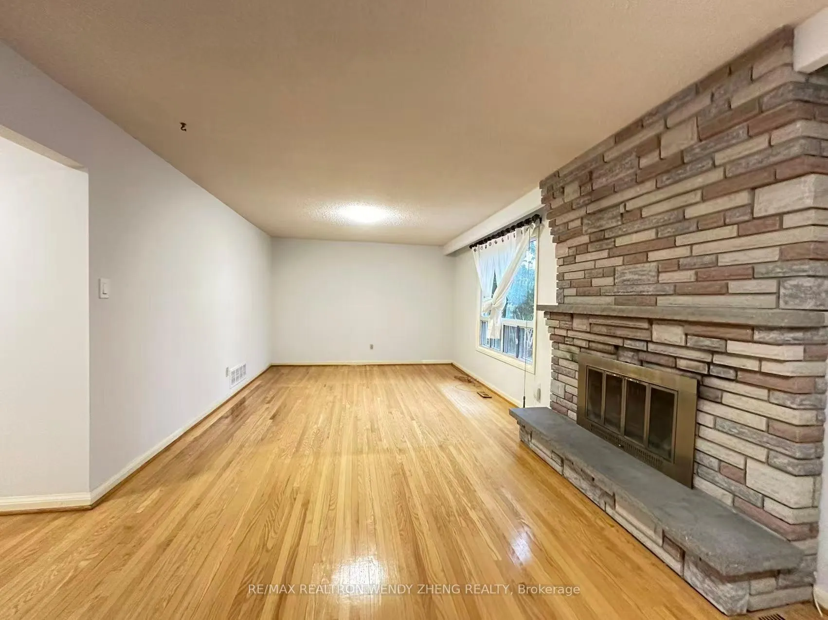 Photo 7 of Unit Lower, 86 Pringle Avenue, Markham, Markham Village — HOMEH