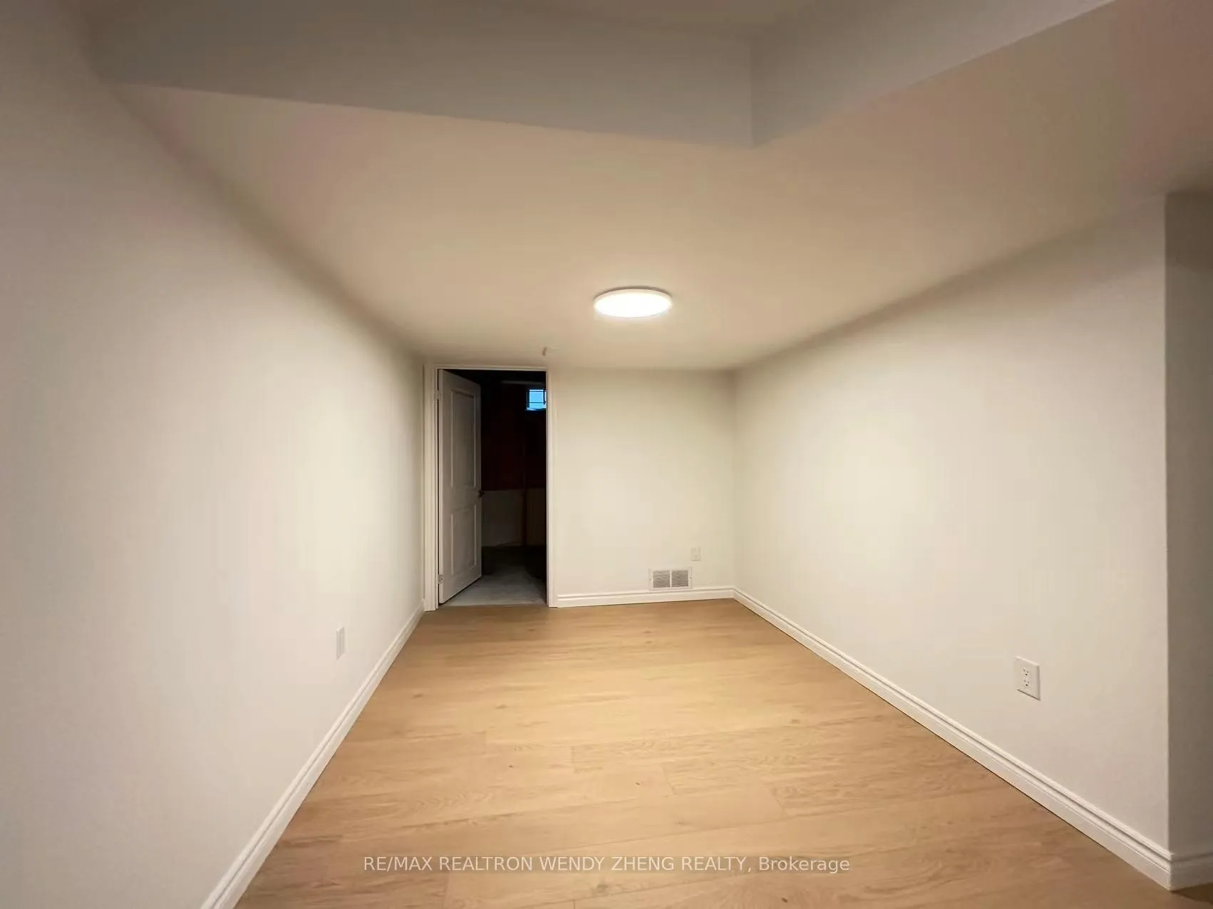Photo 10 of Unit Lower, 86 Pringle Avenue, Markham, Markham Village — HOMEH