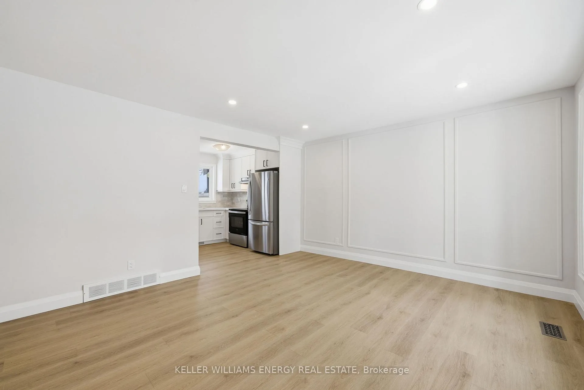 Photo 2 of 38 Ferguson Avenue, Whitby, Brooklin — HOMEH