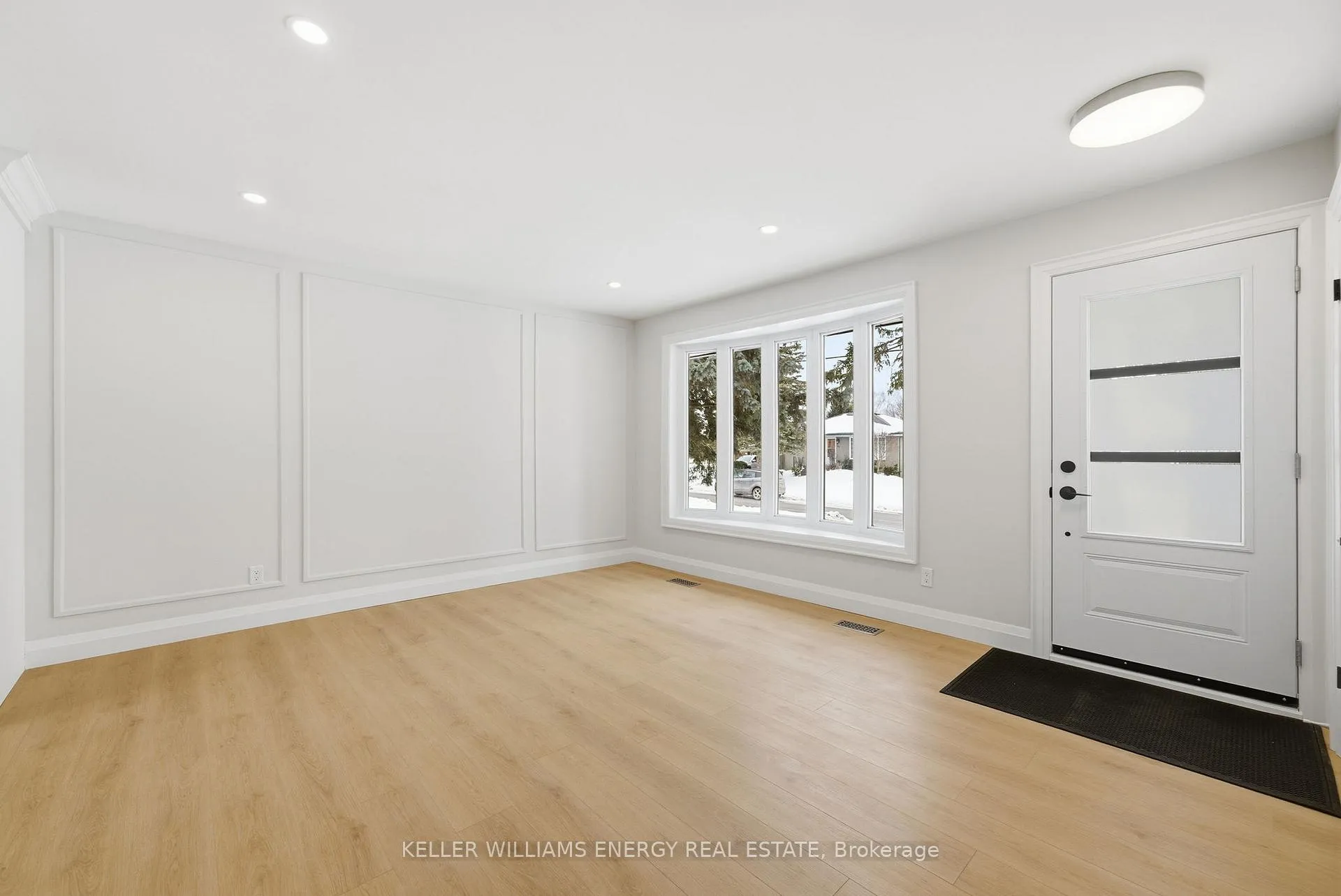 Photo 4 of 38 Ferguson Avenue, Whitby, Brooklin — HOMEH