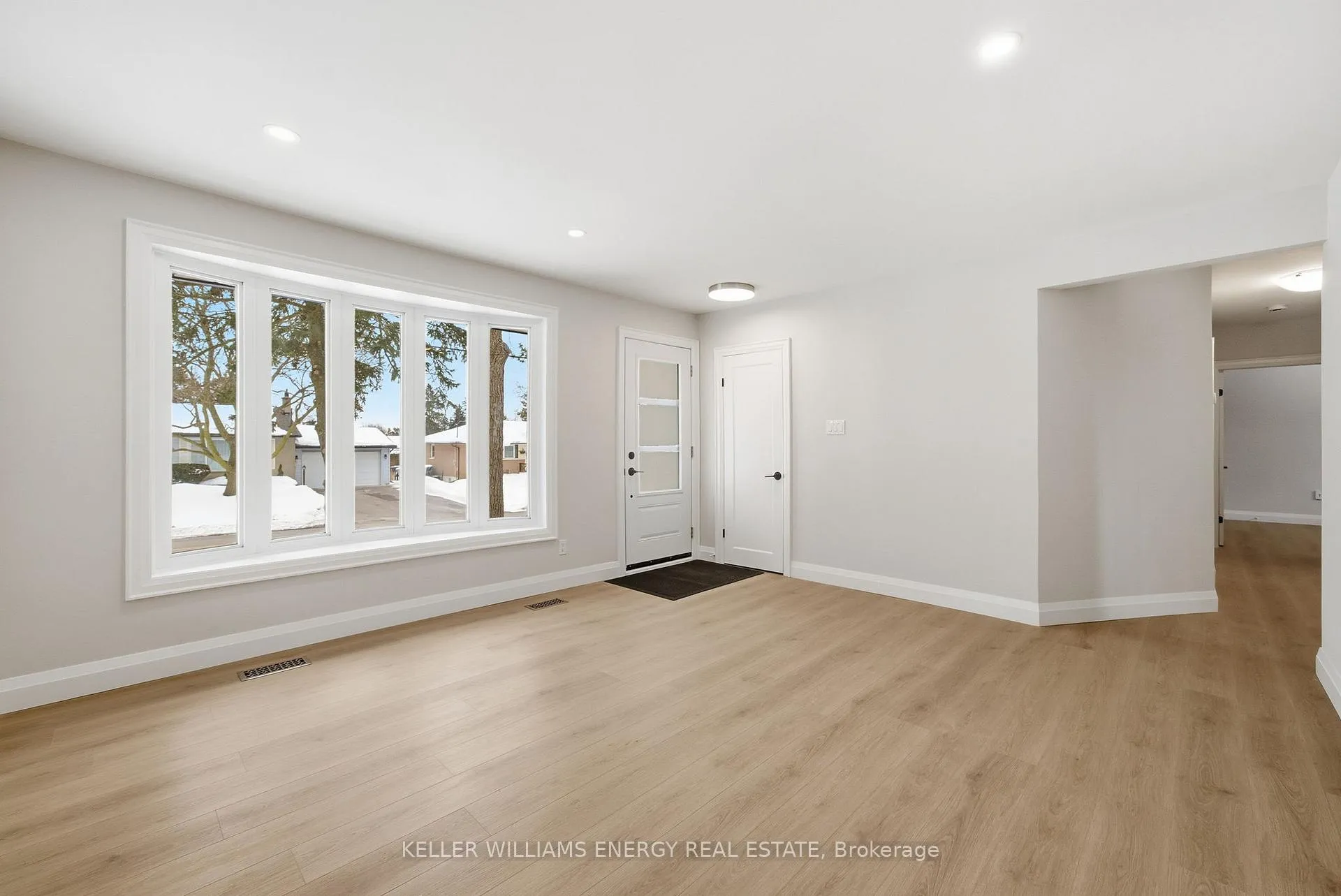 Photo 5 of 38 Ferguson Avenue, Whitby, Brooklin — HOMEH