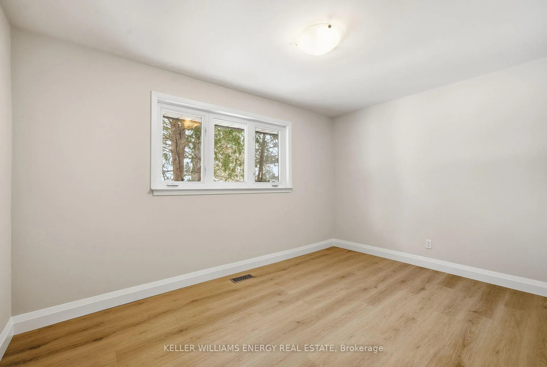 Photo 14 of 38 Ferguson Avenue, Whitby, Brooklin — HOMEH