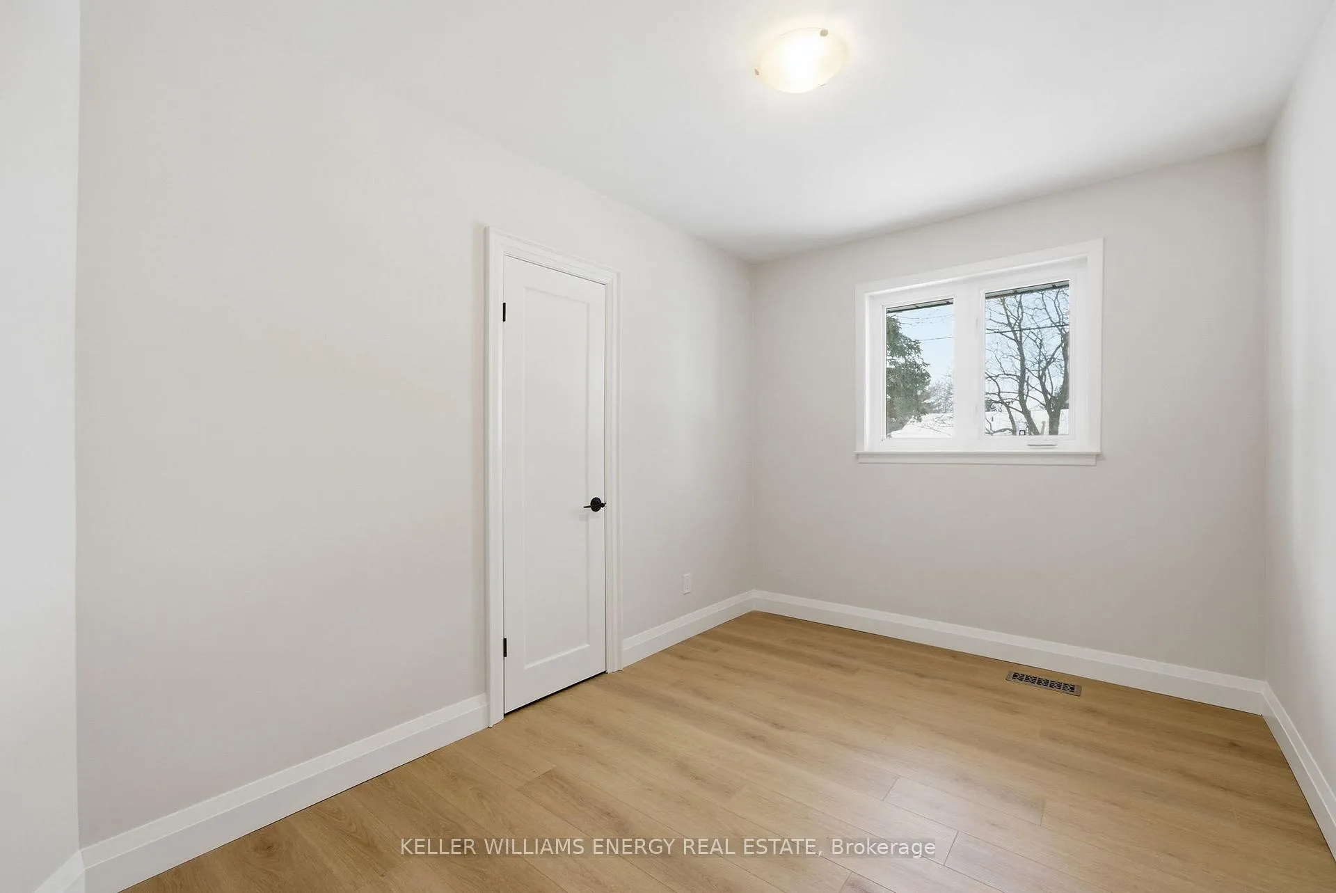Photo 17 of 38 Ferguson Avenue, Whitby, Brooklin — HOMEH