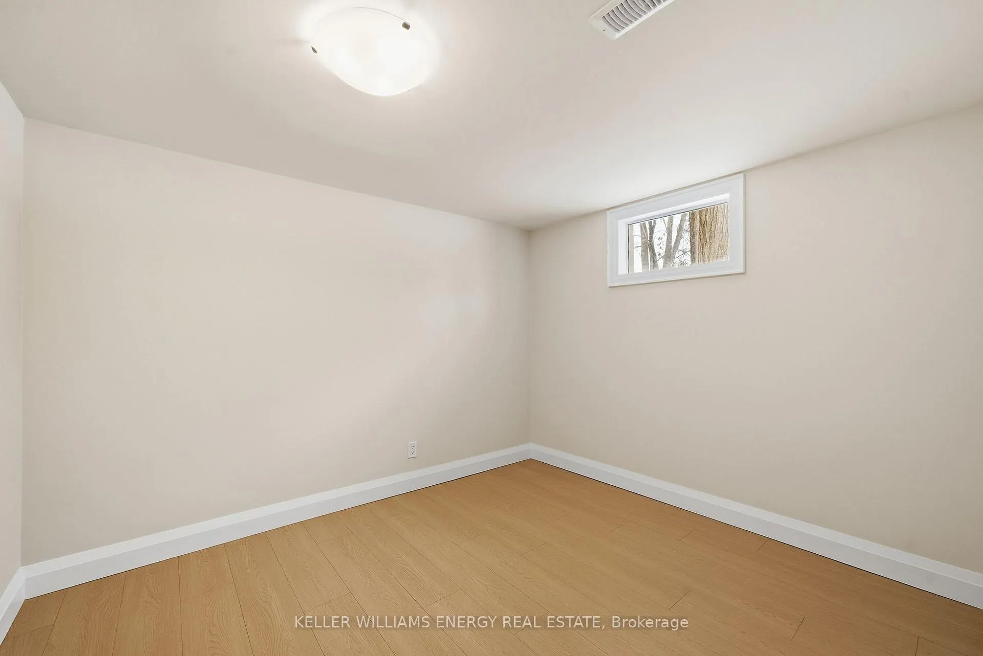 Photo 23 of 38 Ferguson Avenue, Whitby, Brooklin — HOMEH