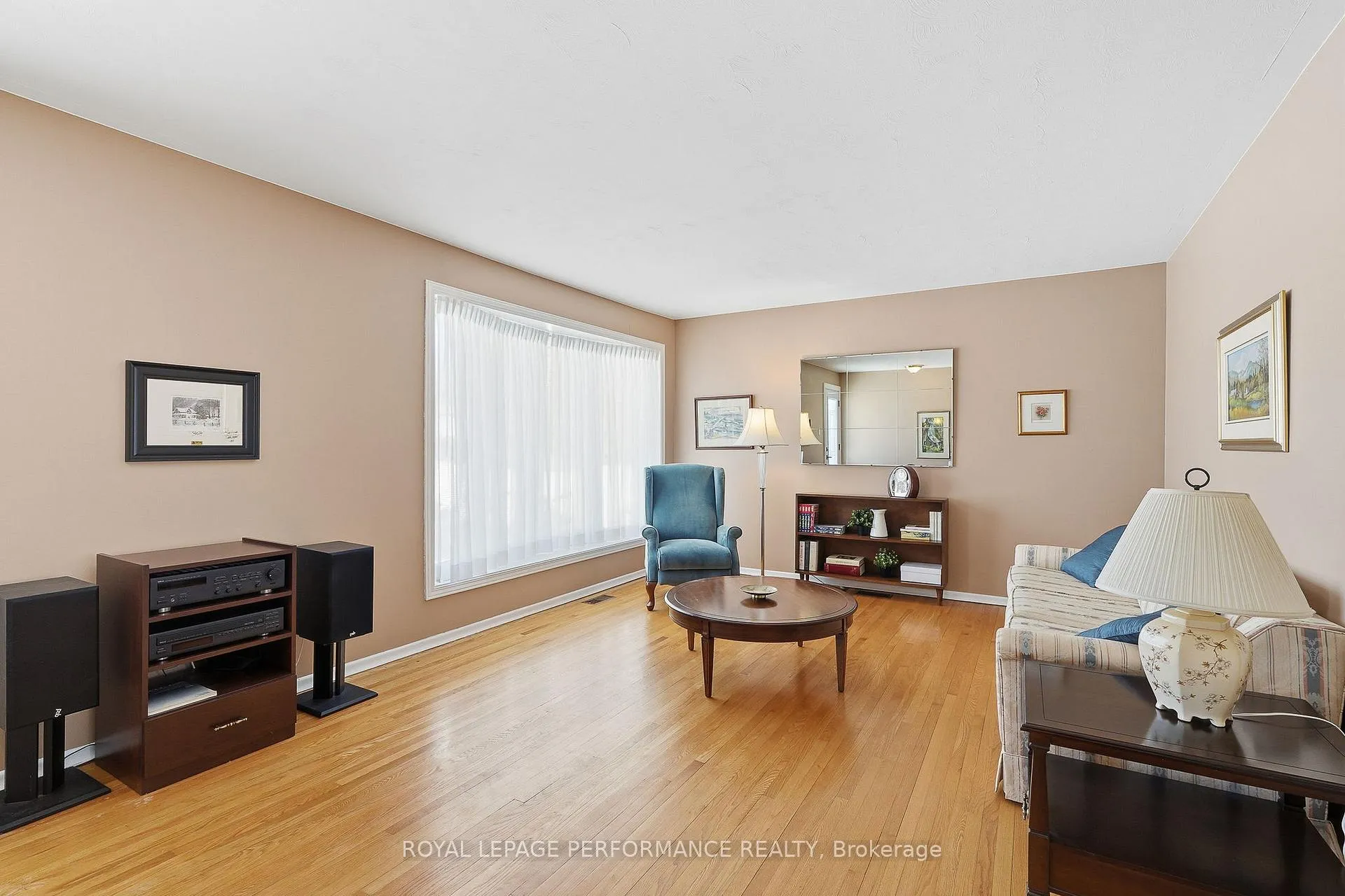 Photo 3 of 2266 Fife Crescent, Ottawa, Elmvale Acres — HOMEH