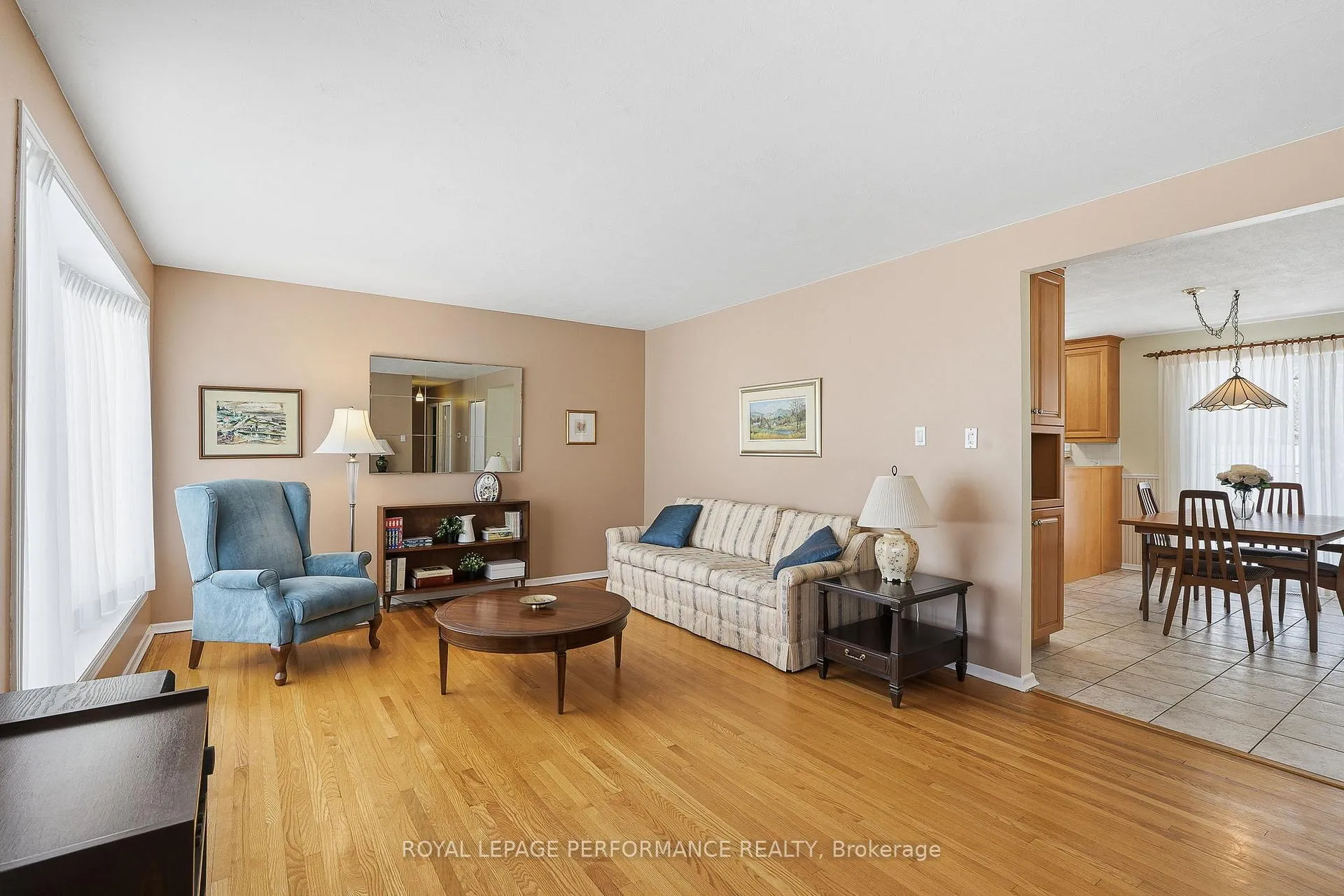 Photo 4 of 2266 Fife Crescent, Ottawa, Elmvale Acres — HOMEH