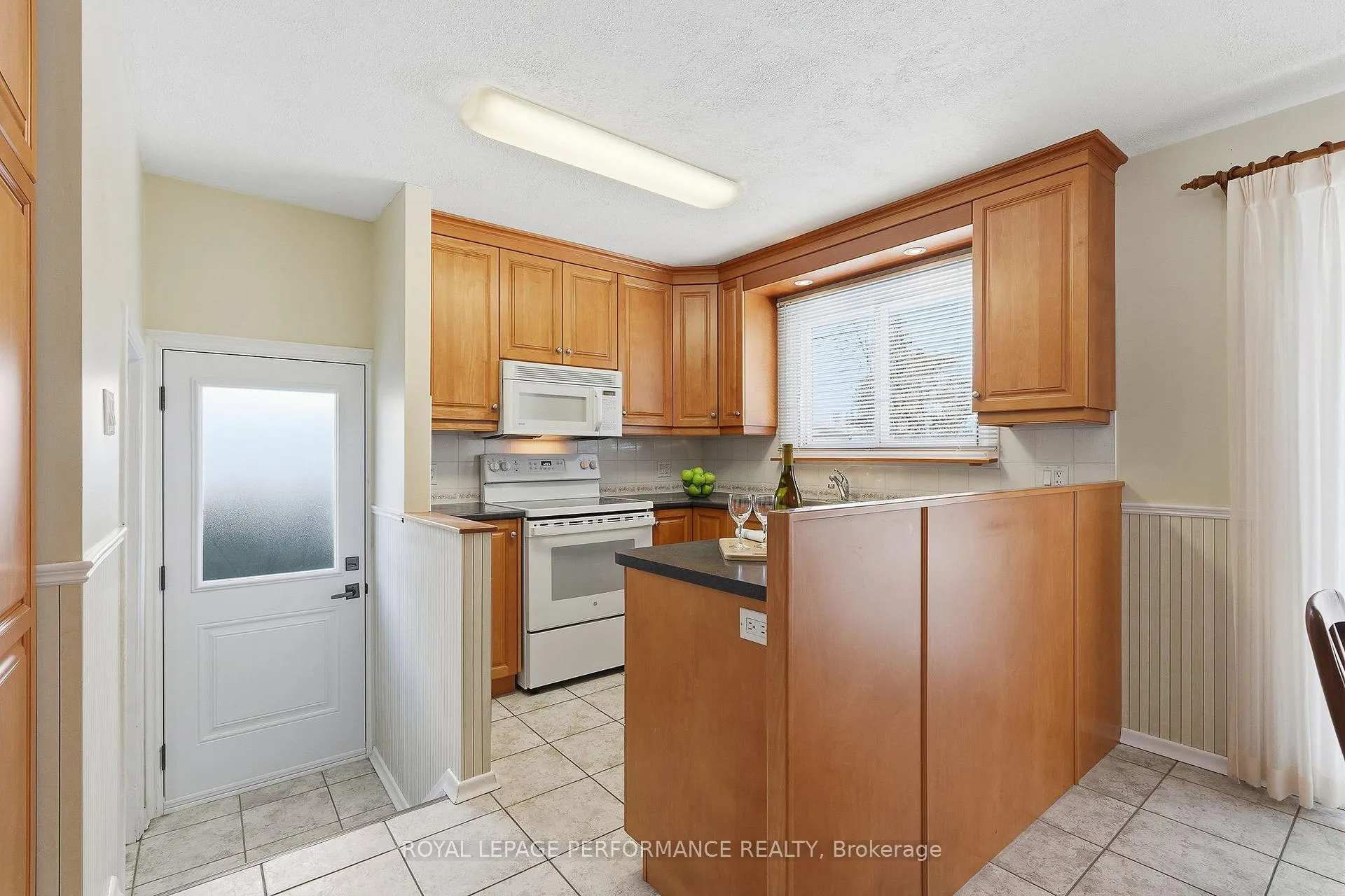 Photo 9 of 2266 Fife Crescent, Ottawa, Elmvale Acres — HOMEH