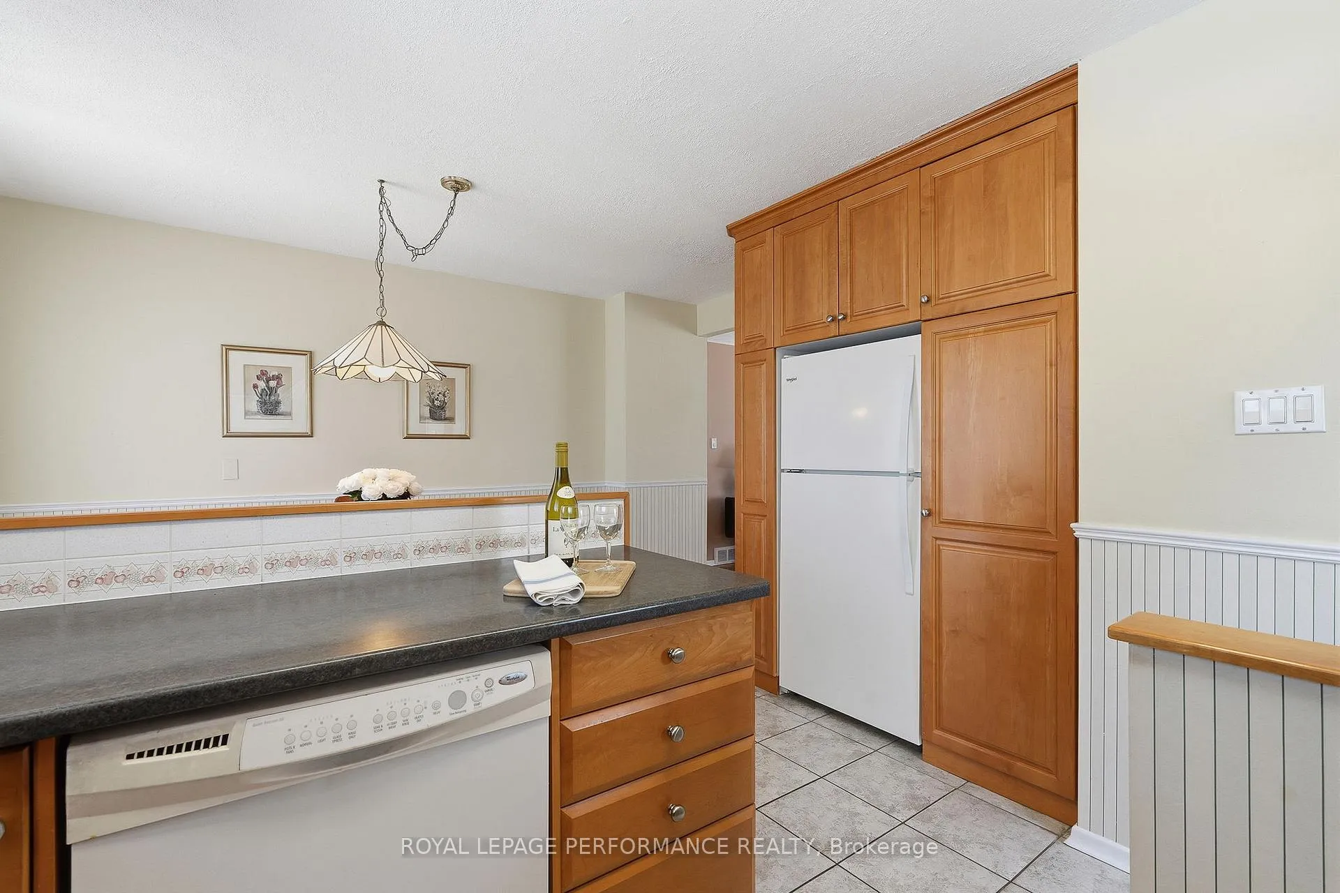 Photo 10 of 2266 Fife Crescent, Ottawa, Elmvale Acres — HOMEH