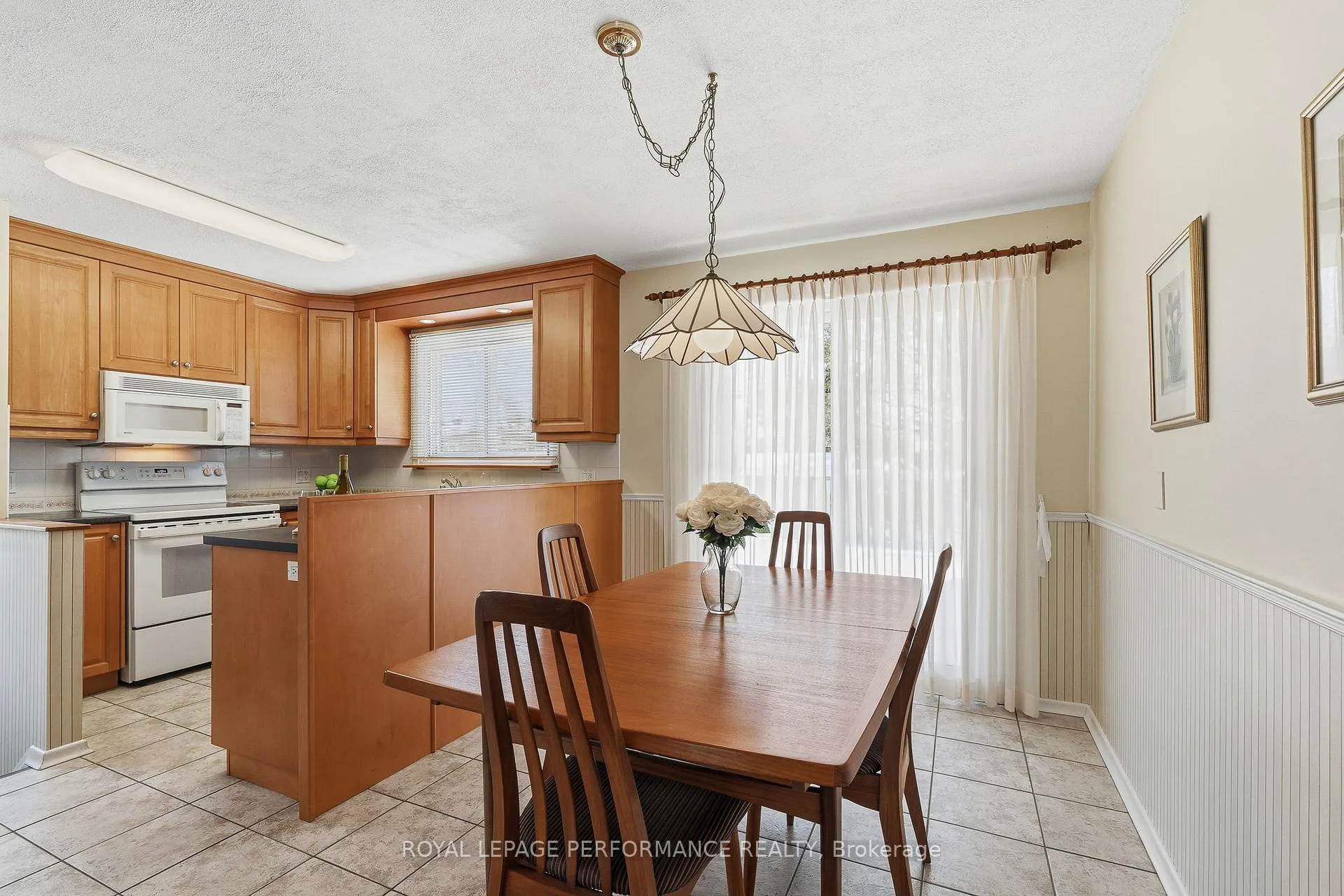 Photo 11 of 2266 Fife Crescent, Ottawa, Elmvale Acres — HOMEH