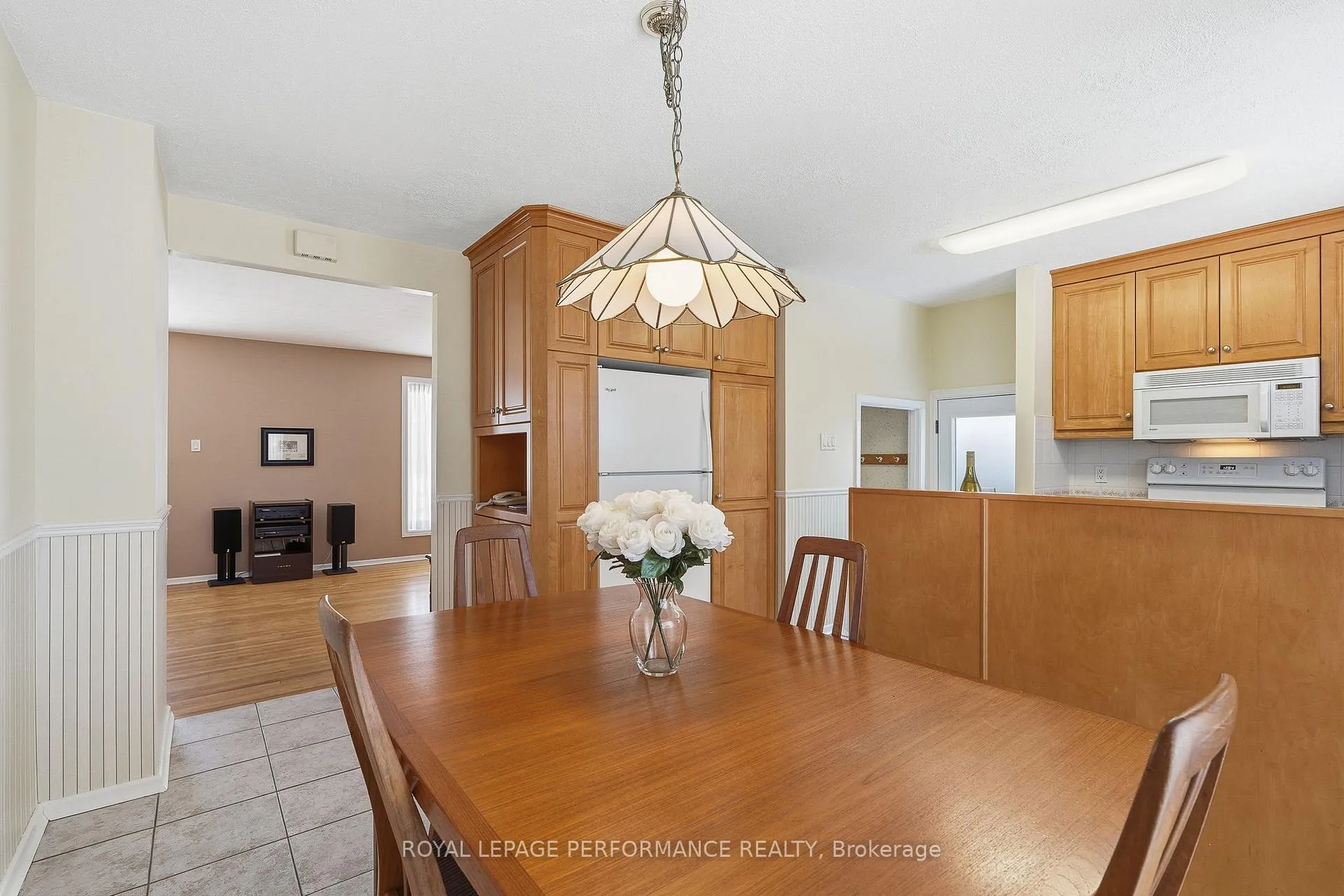 Photo 13 of 2266 Fife Crescent, Ottawa, Elmvale Acres — HOMEH