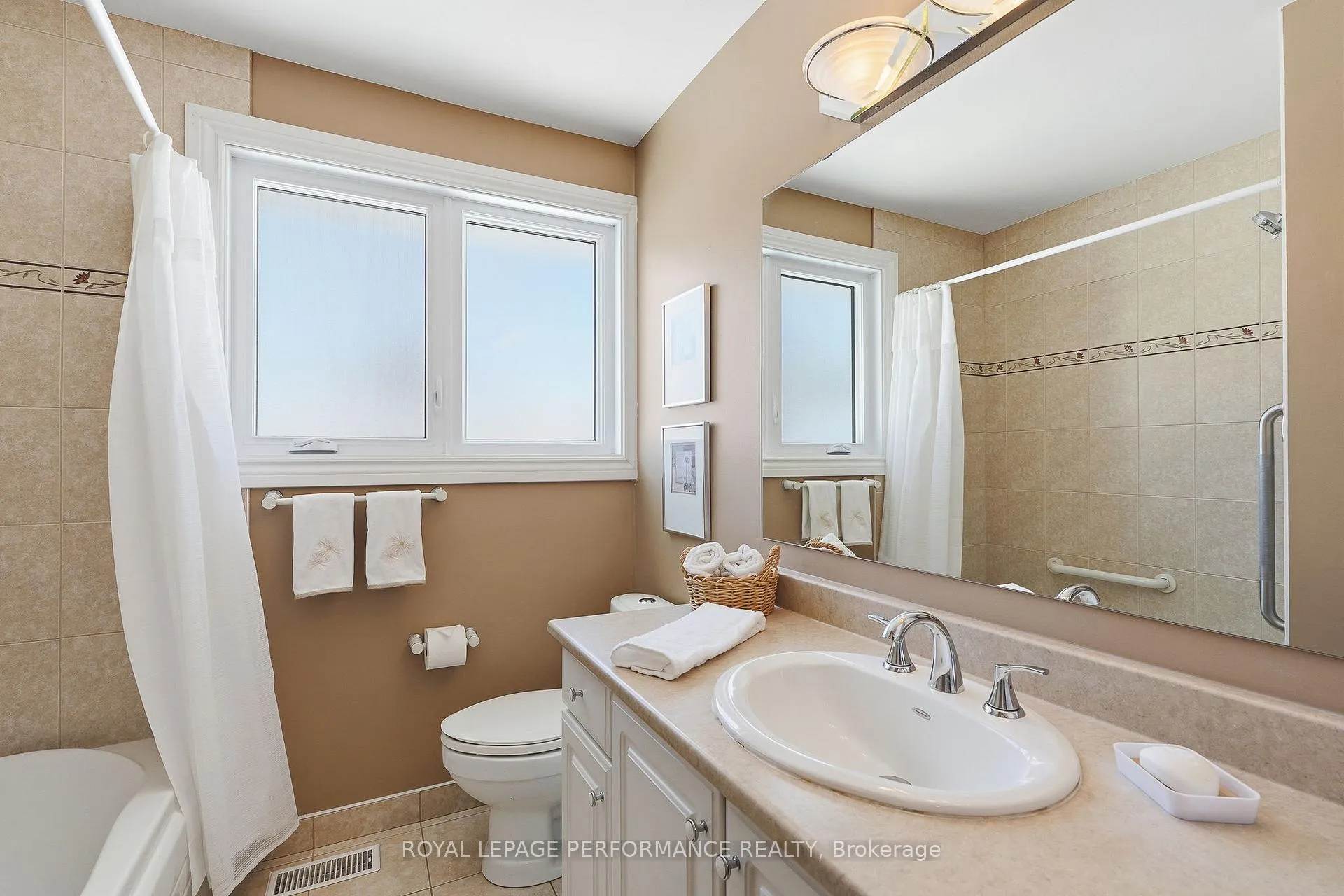Photo 14 of 2266 Fife Crescent, Ottawa, Elmvale Acres — HOMEH