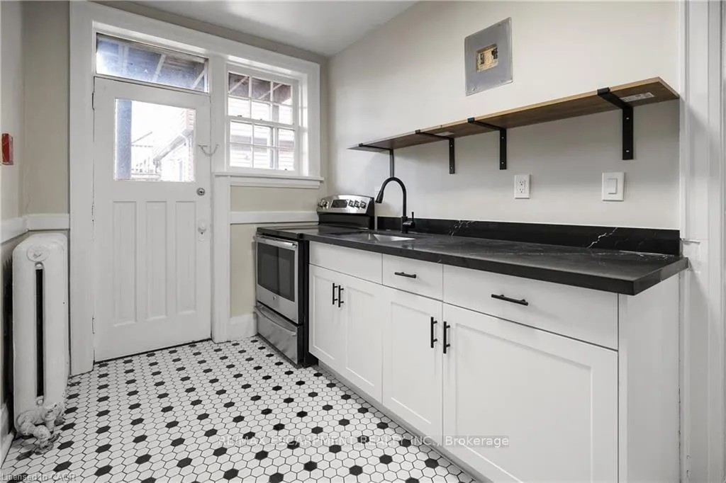 Photo 16 of Unit 7, 316 Aberdeen Avenue, Hamilton, Kirkendall — HOMEH
