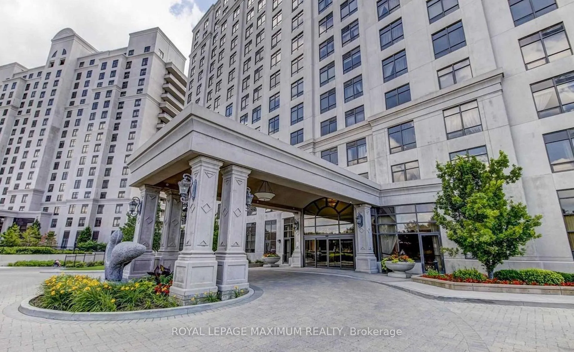 Photo 4 of Unit 907, 9235 Jane Street, Vaughan, Maple — HOMEH