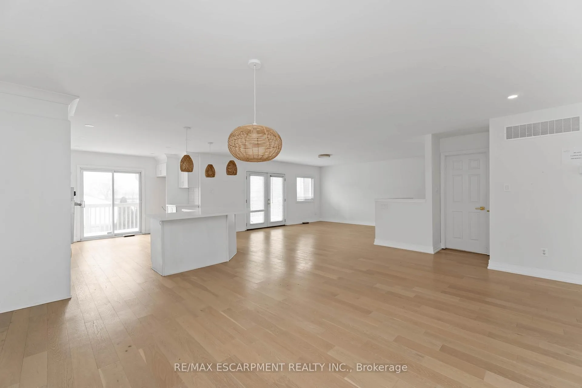 Photo 11 of 1056 Beach Boulevard, Hamilton, Hamilton Beach — HOMEH