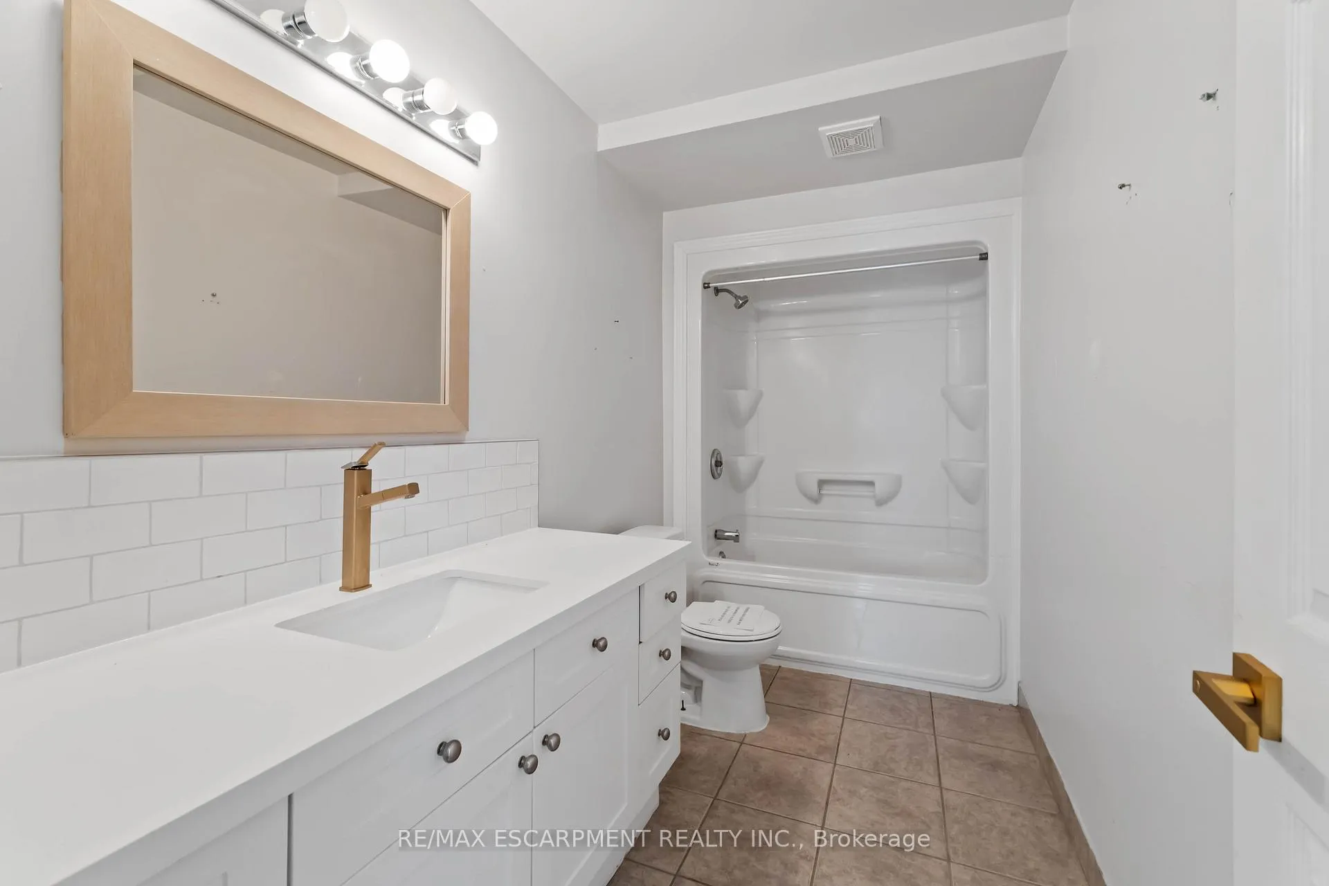 Photo 18 of 1056 Beach Boulevard, Hamilton, Hamilton Beach — HOMEH