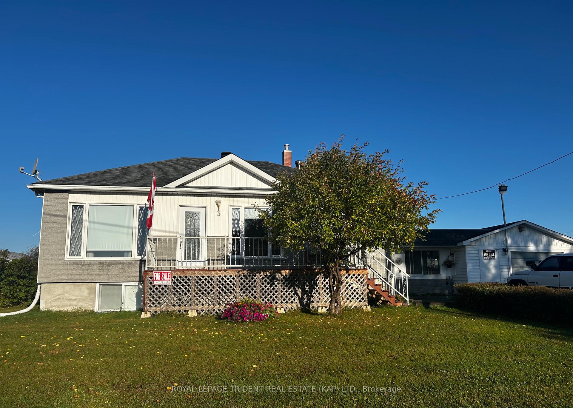 Photo 2 of 3 De L'Eglise Avenue, Kapuskasing — HOMEH