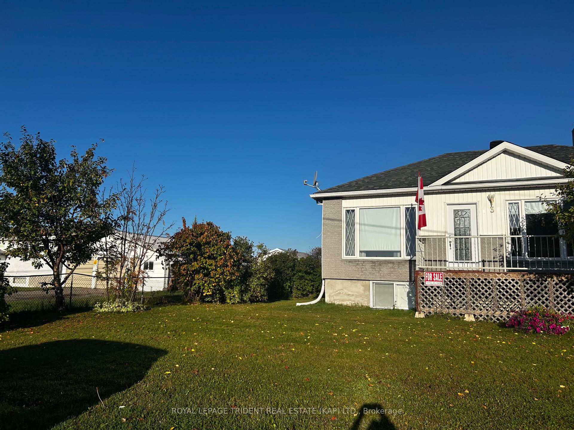 Photo 3 of 3 De L'Eglise Avenue, Kapuskasing — HOMEH