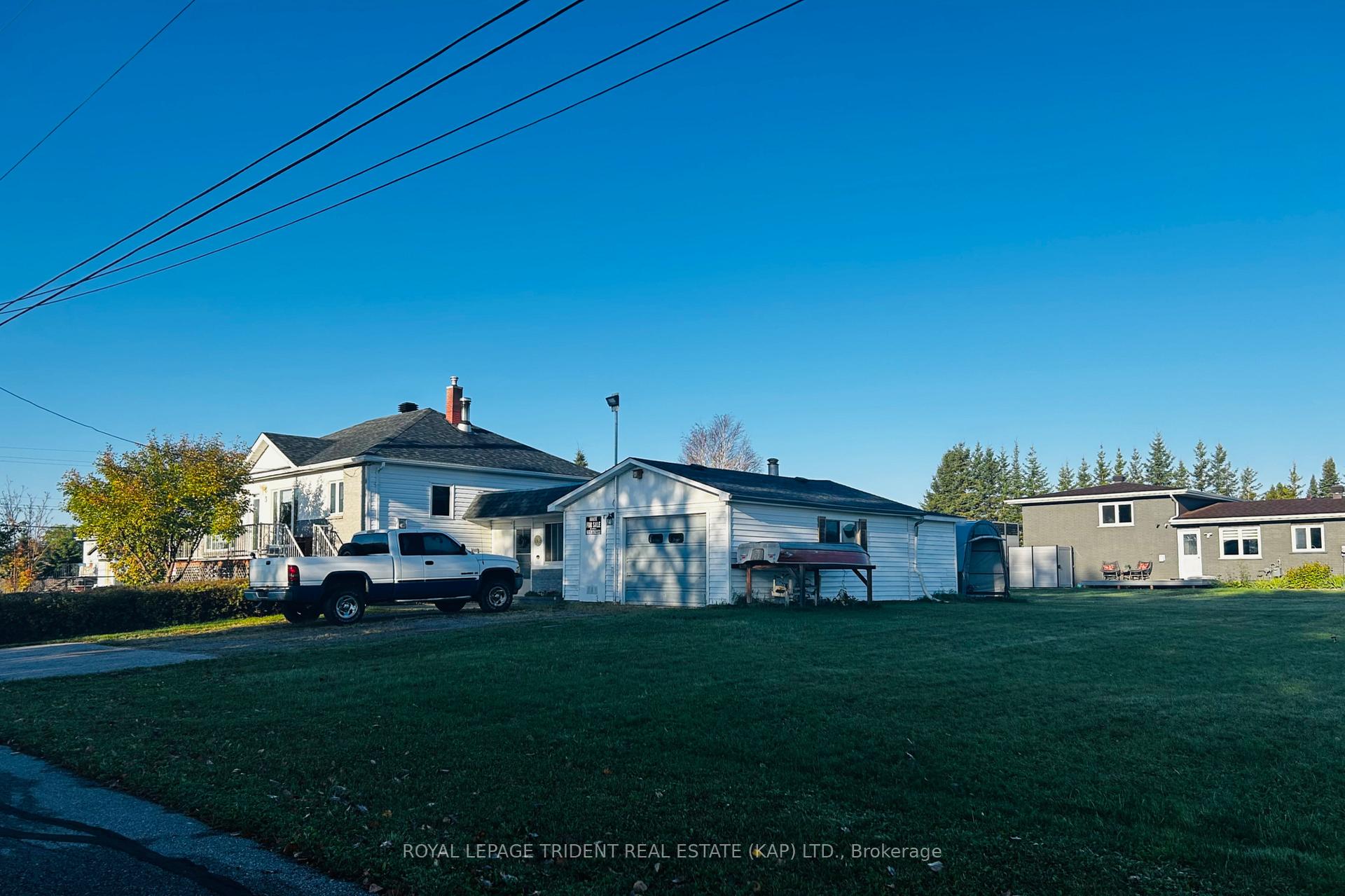 Photo 4 of 3 De L'Eglise Avenue, Kapuskasing — HOMEH