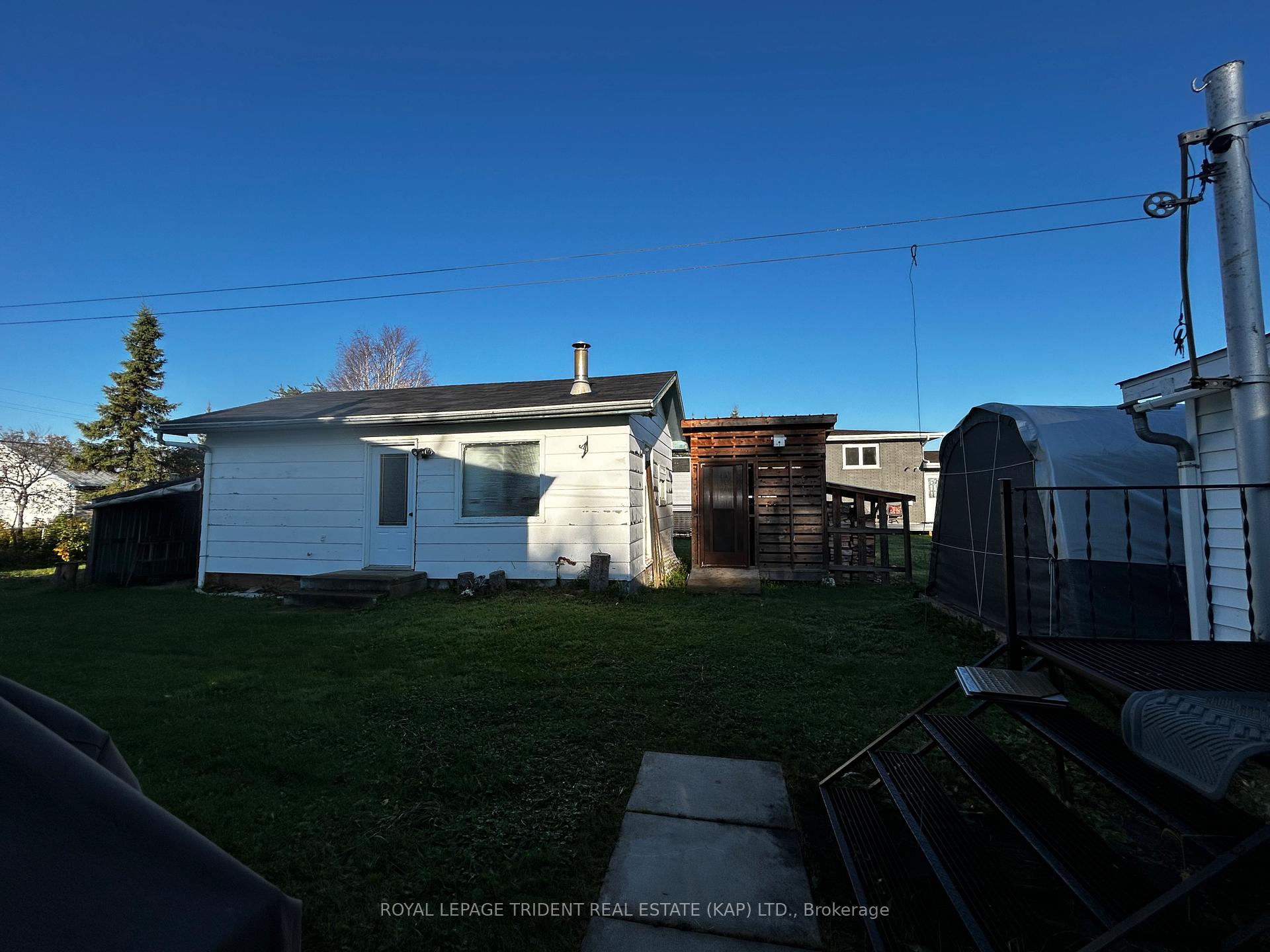 Photo 10 of 3 De L'Eglise Avenue, Kapuskasing — HOMEH