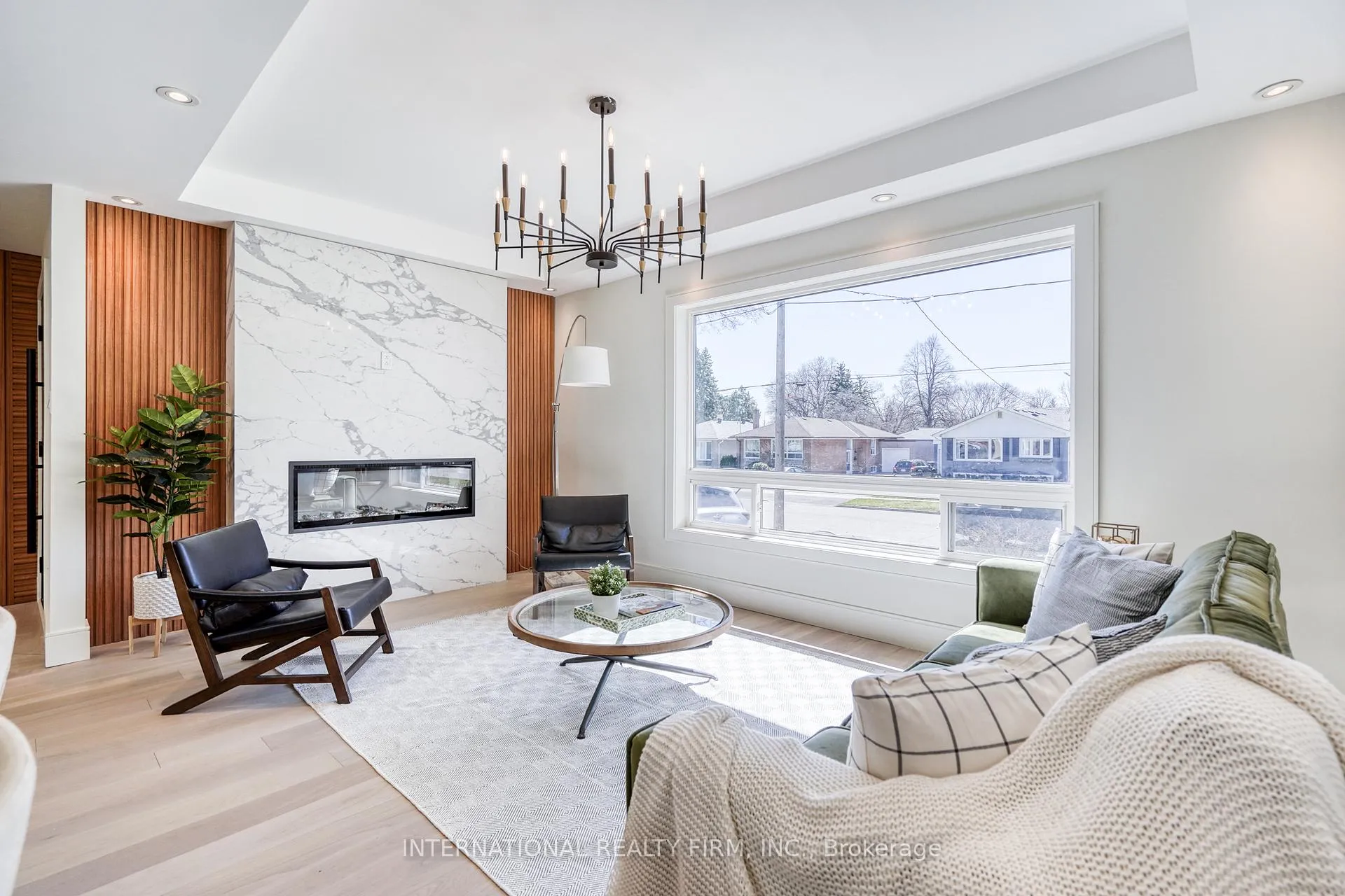 Photo 4 of 16 Paragon Road, Etobicoke, Kingsview Village-The Westway — HOMEH