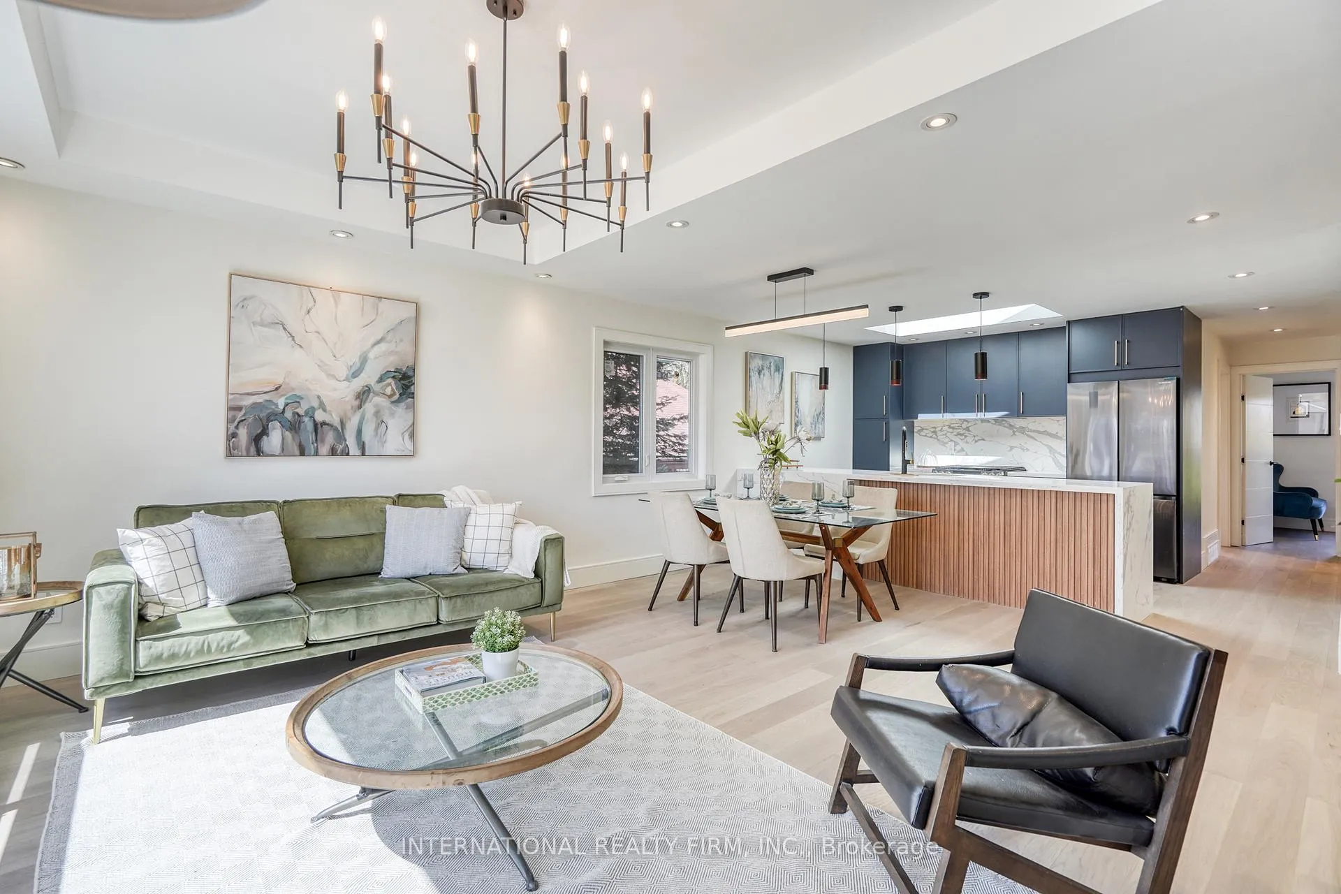 Photo 5 of 16 Paragon Road, Etobicoke, Kingsview Village-The Westway — HOMEH