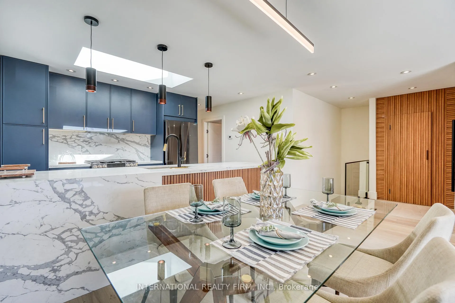 Photo 6 of 16 Paragon Road, Etobicoke, Kingsview Village-The Westway — HOMEH