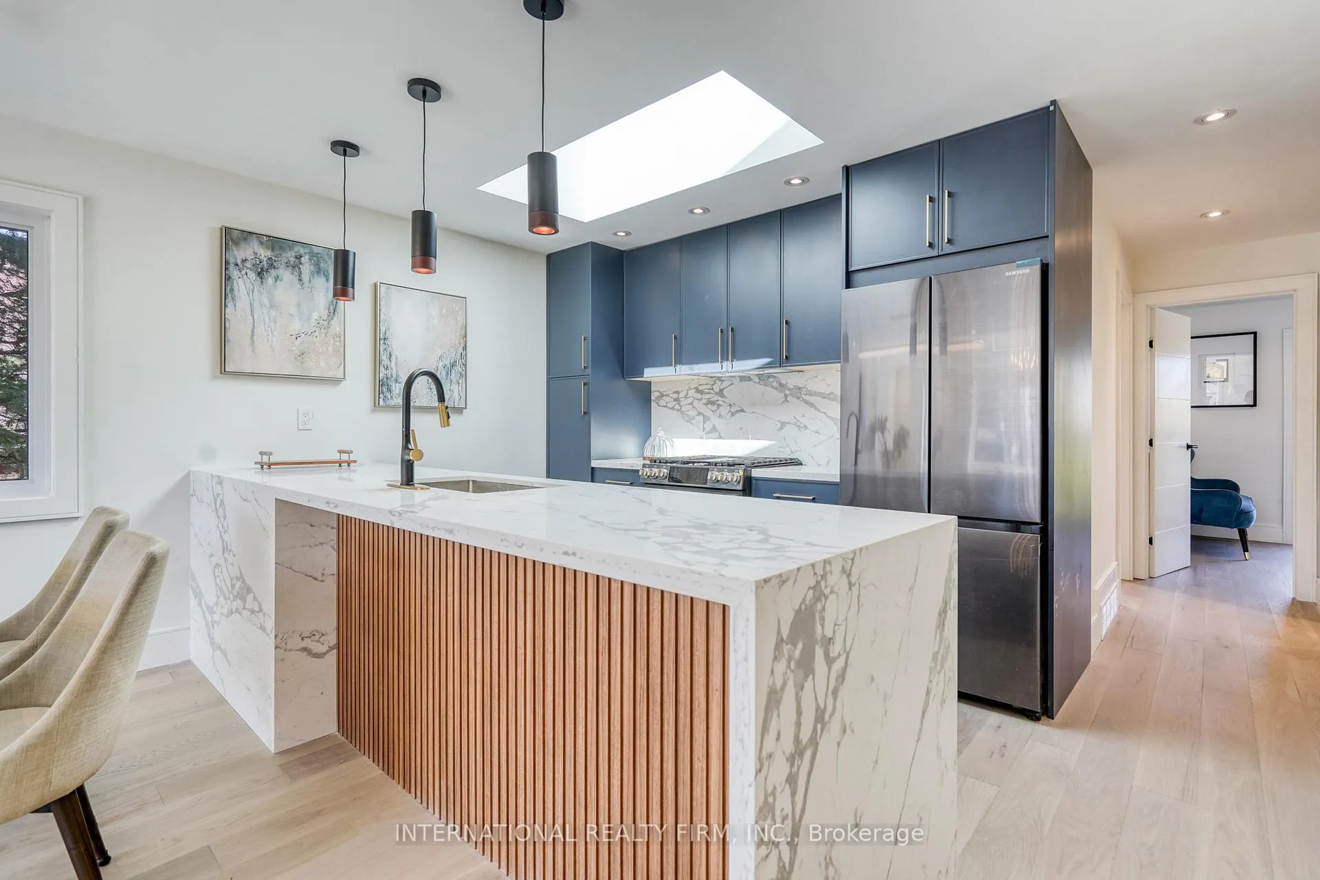 Photo 7 of 16 Paragon Road, Etobicoke, Kingsview Village-The Westway — HOMEH