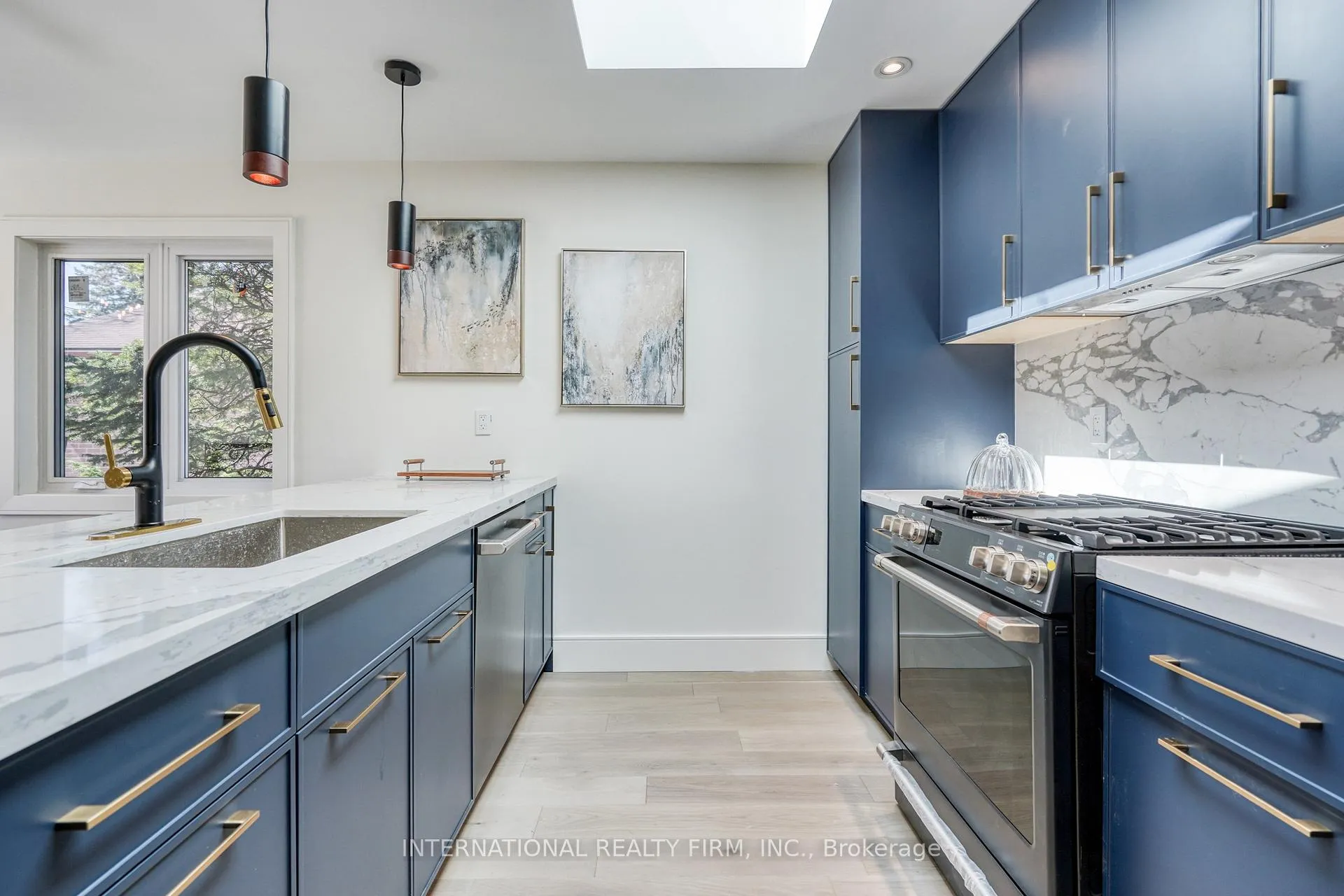 Photo 8 of 16 Paragon Road, Etobicoke, Kingsview Village-The Westway — HOMEH