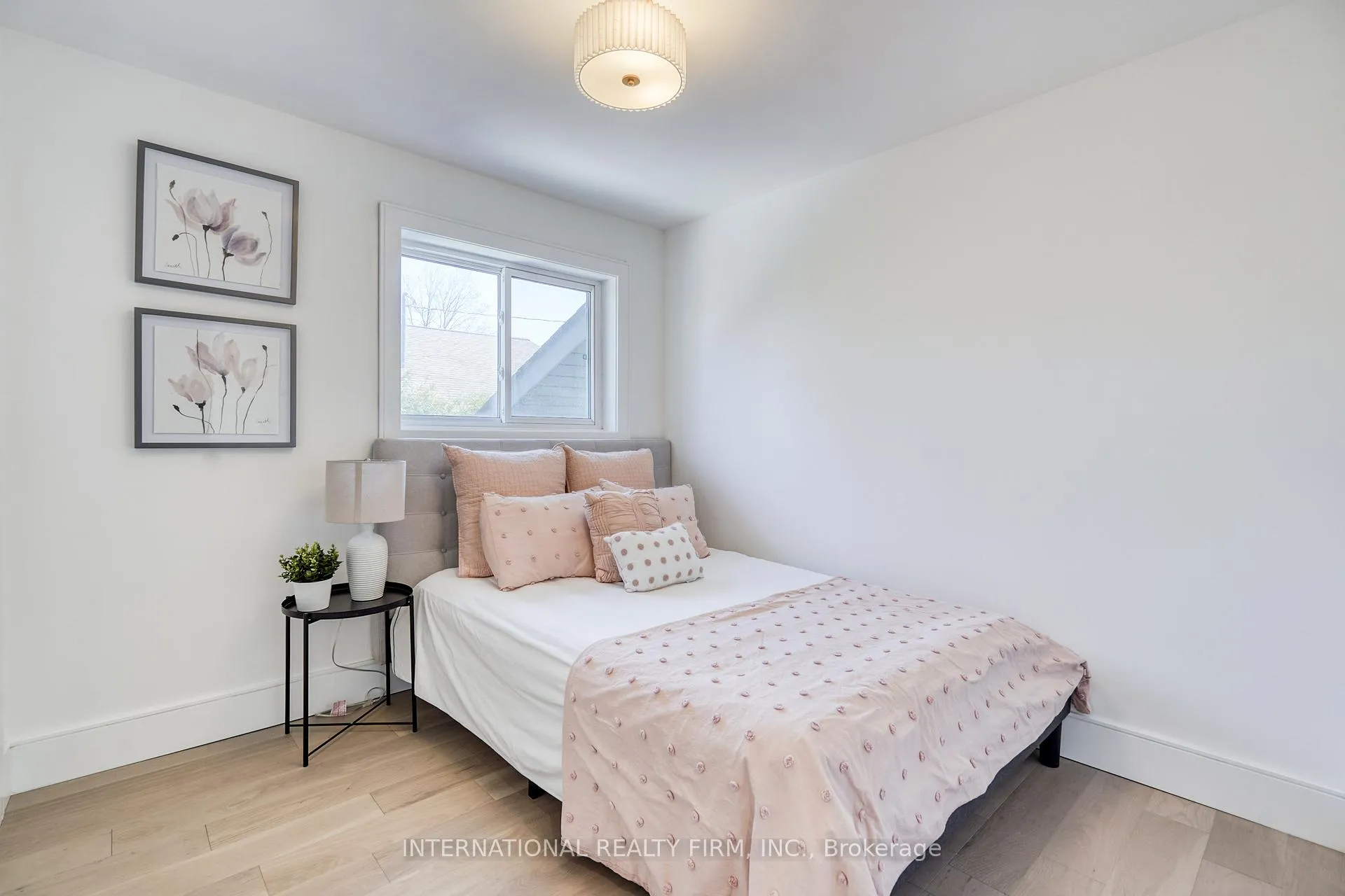 Photo 12 of 16 Paragon Road, Etobicoke, Kingsview Village-The Westway — HOMEH