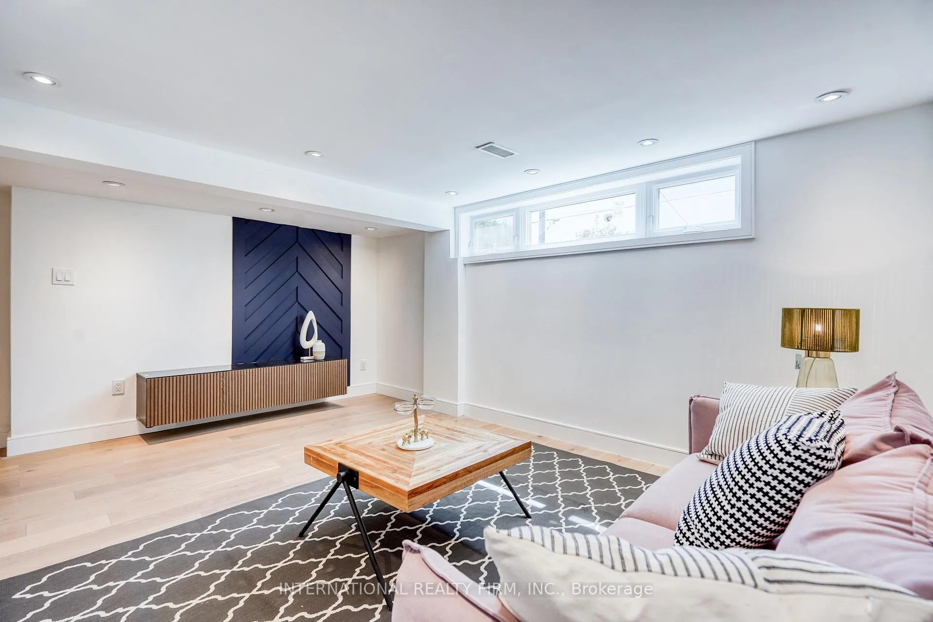 Photo 19 of 16 Paragon Road, Etobicoke, Kingsview Village-The Westway — HOMEH