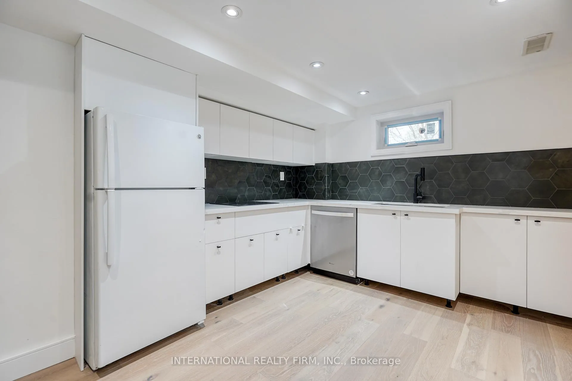 Photo 20 of 16 Paragon Road, Etobicoke, Kingsview Village-The Westway — HOMEH