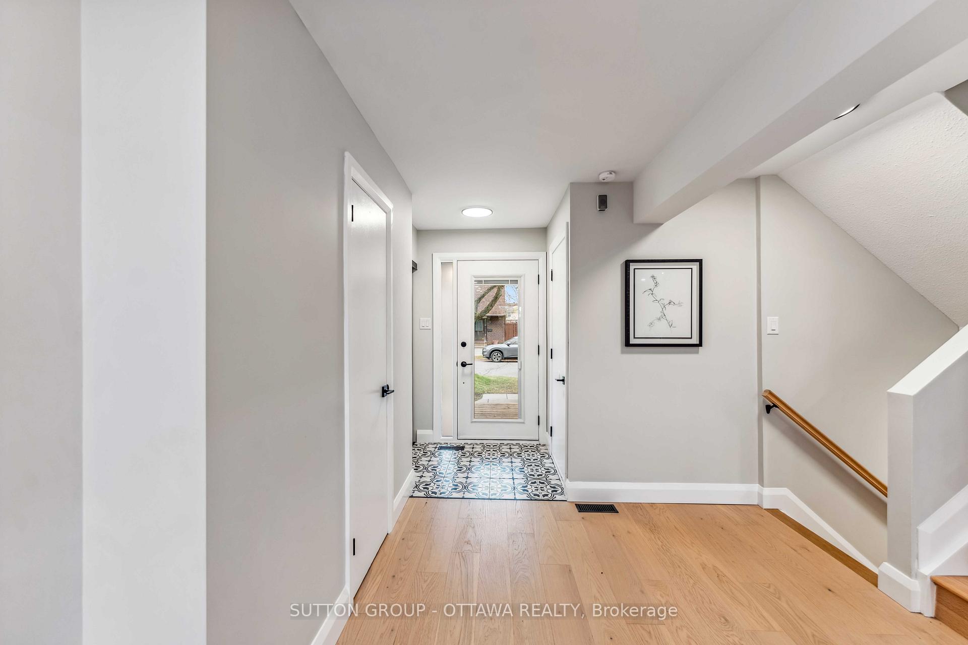 Photo 3 of 62 Erin Crescent, Ottawa, Hunt Club — HOMEH