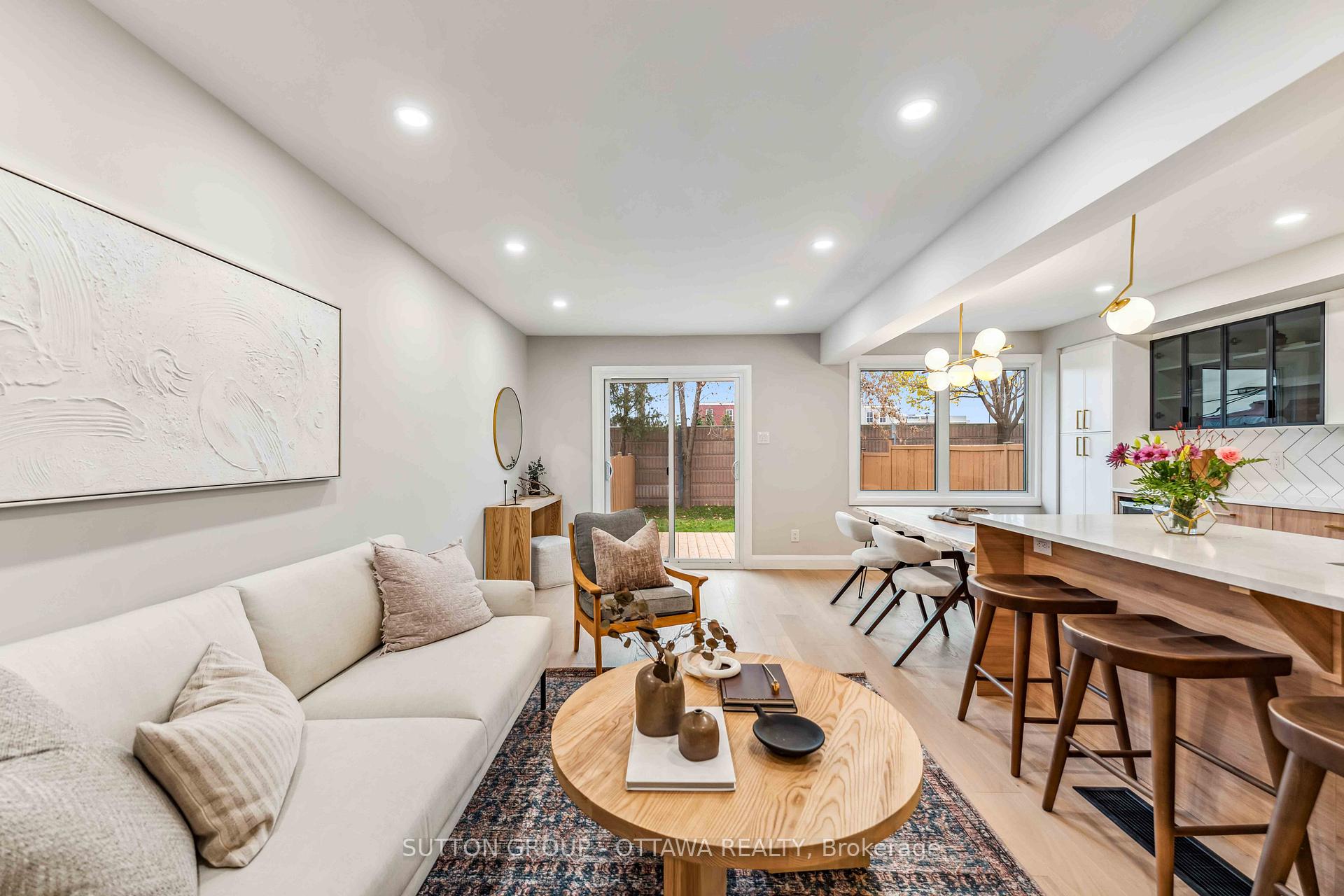 Photo 8 of 62 Erin Crescent, Ottawa, Hunt Club — HOMEH