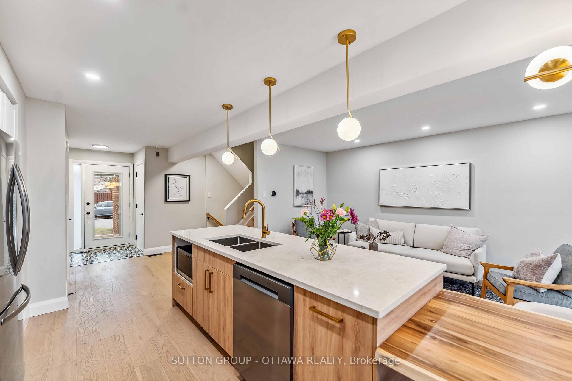 Photo 15 of 62 Erin Crescent, Ottawa, Hunt Club — HOMEH
