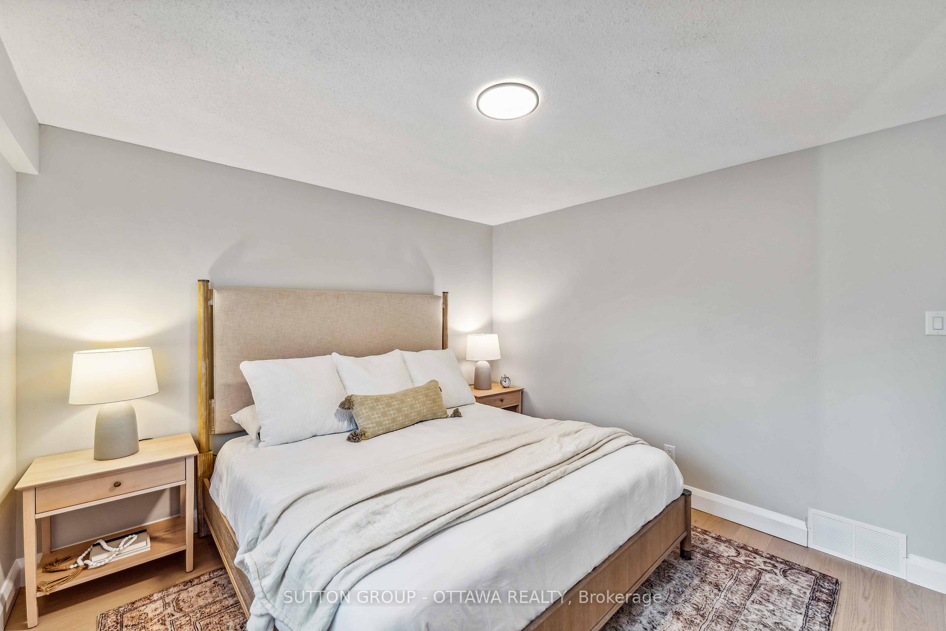 Photo 21 of 62 Erin Crescent, Ottawa, Hunt Club — HOMEH