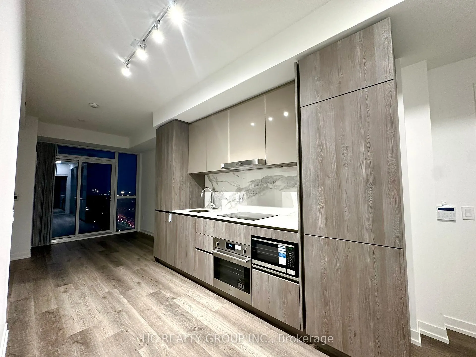 Photo 2 of Unit 1001, 8 Intercharge Way, Markham, Milliken Mills West — HOMEH