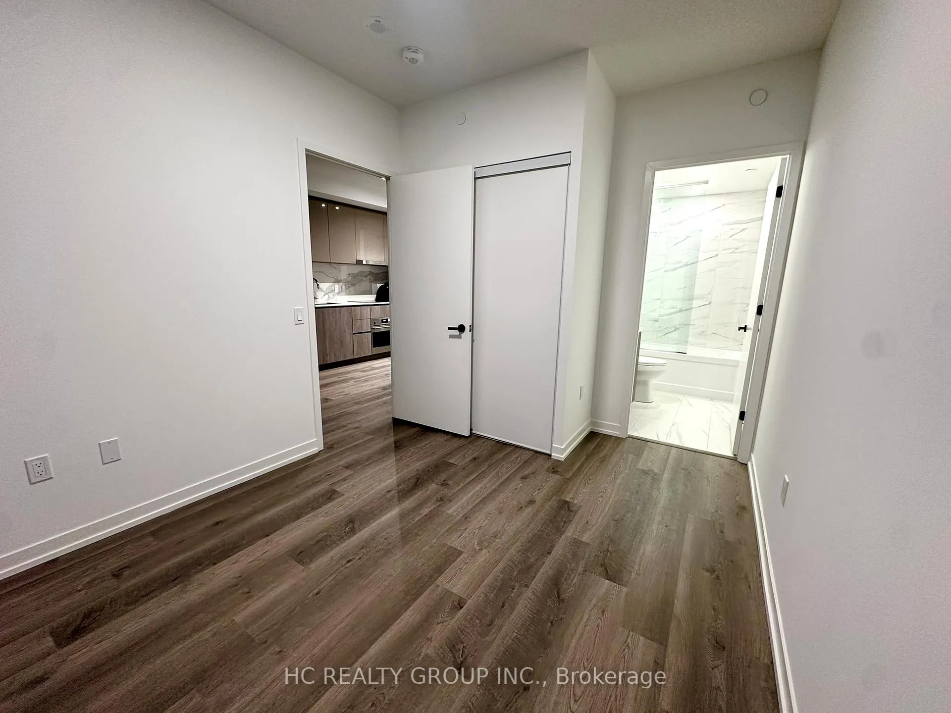 Photo 3 of Unit 1001, 8 Intercharge Way, Markham, Milliken Mills West — HOMEH